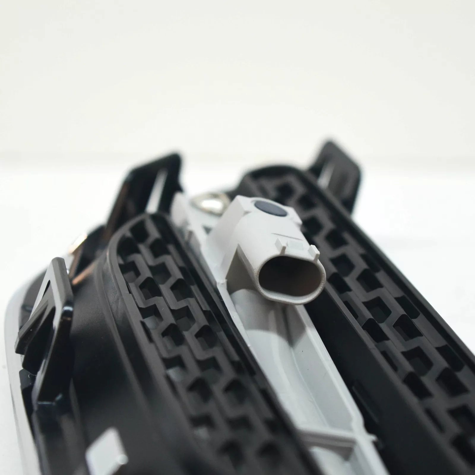 NEW BMW M5 F10 M FRONT RIGHT SIDE PANEL GRILLE TRIM REPEATER 51134805798