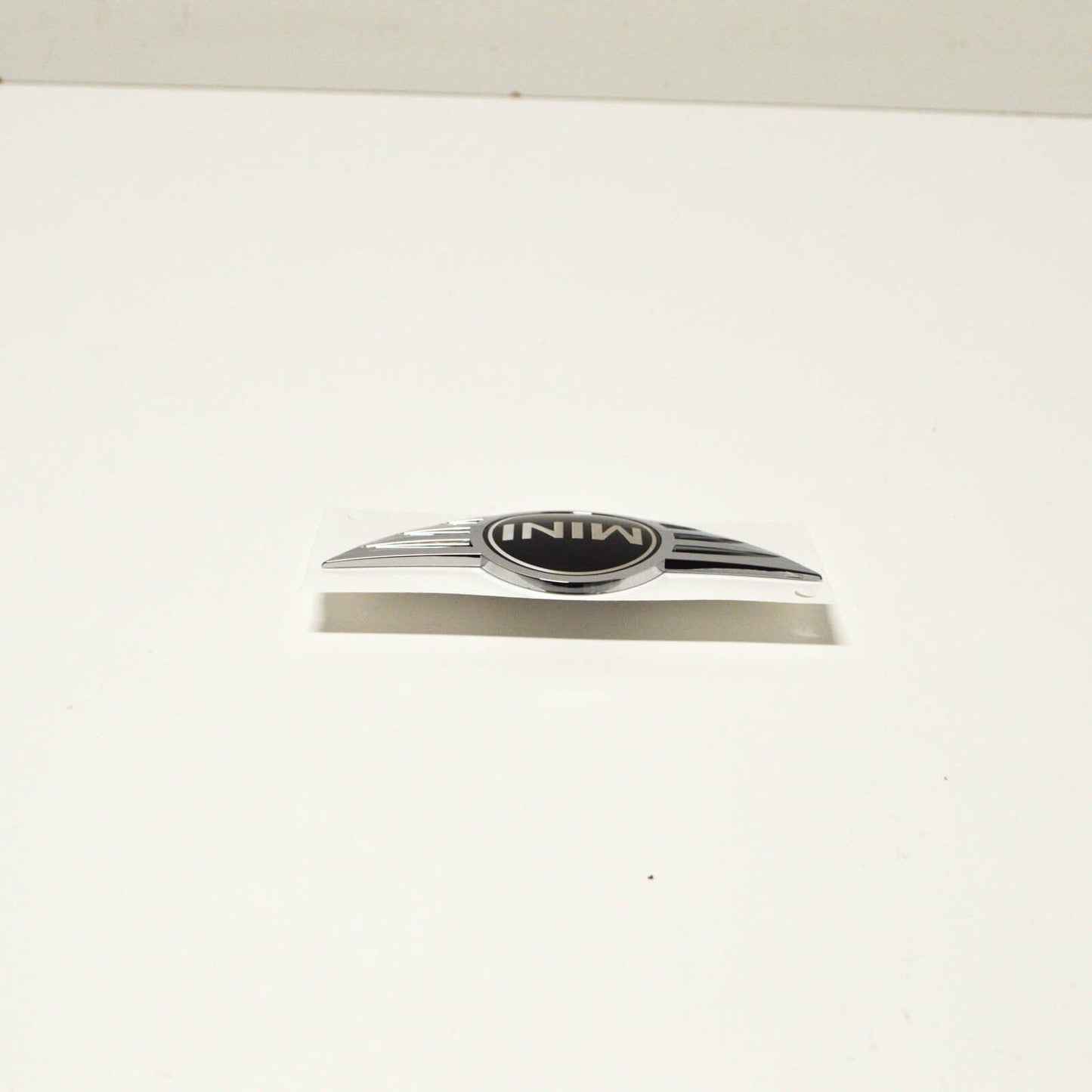 new mini cooper r53 trunk lid chrome badge emblem 51147026186 7026186 original