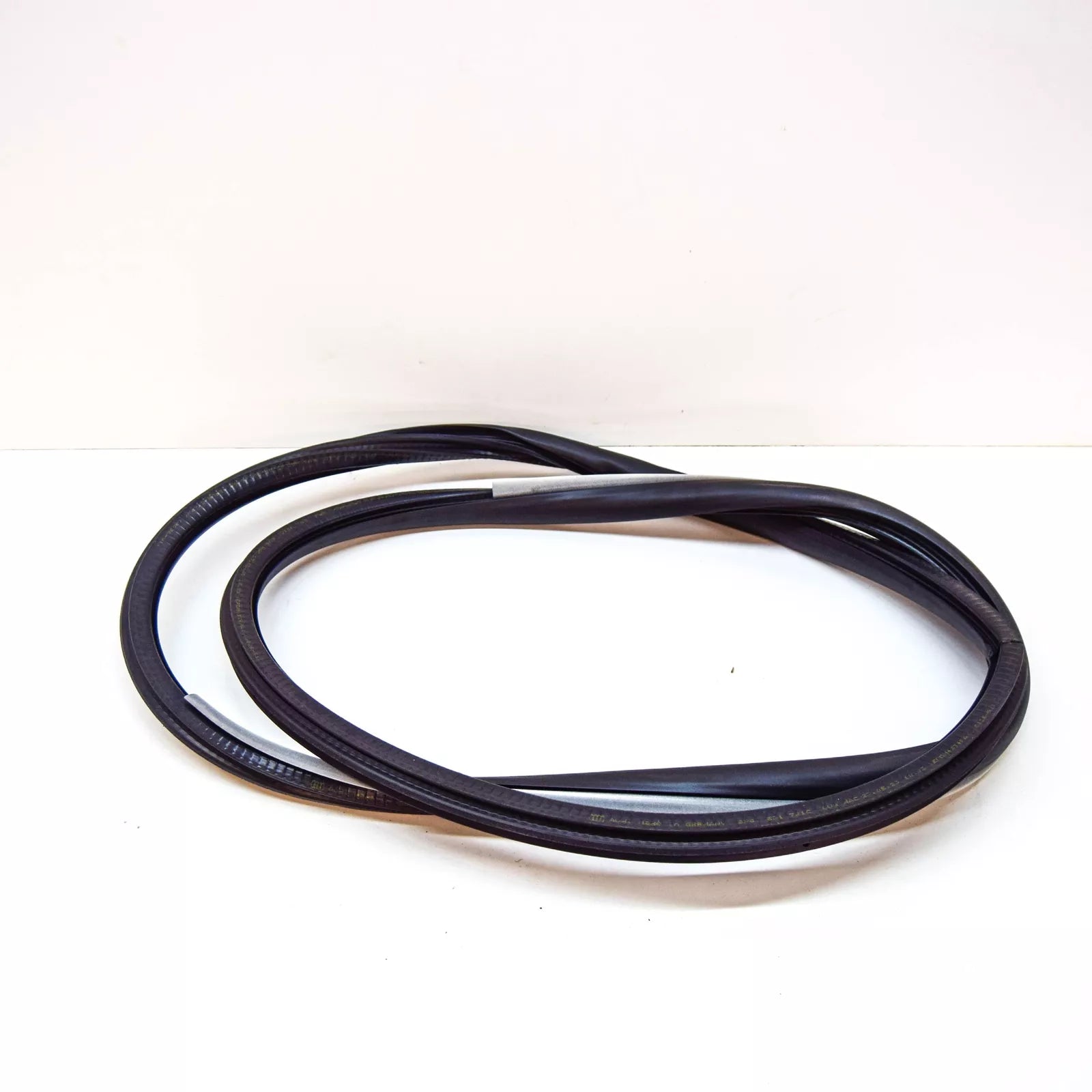 NEW AUDI A3 8P FRONT DOOR SEAL RUBBER 8P4831721C6V9 ORIGINAL