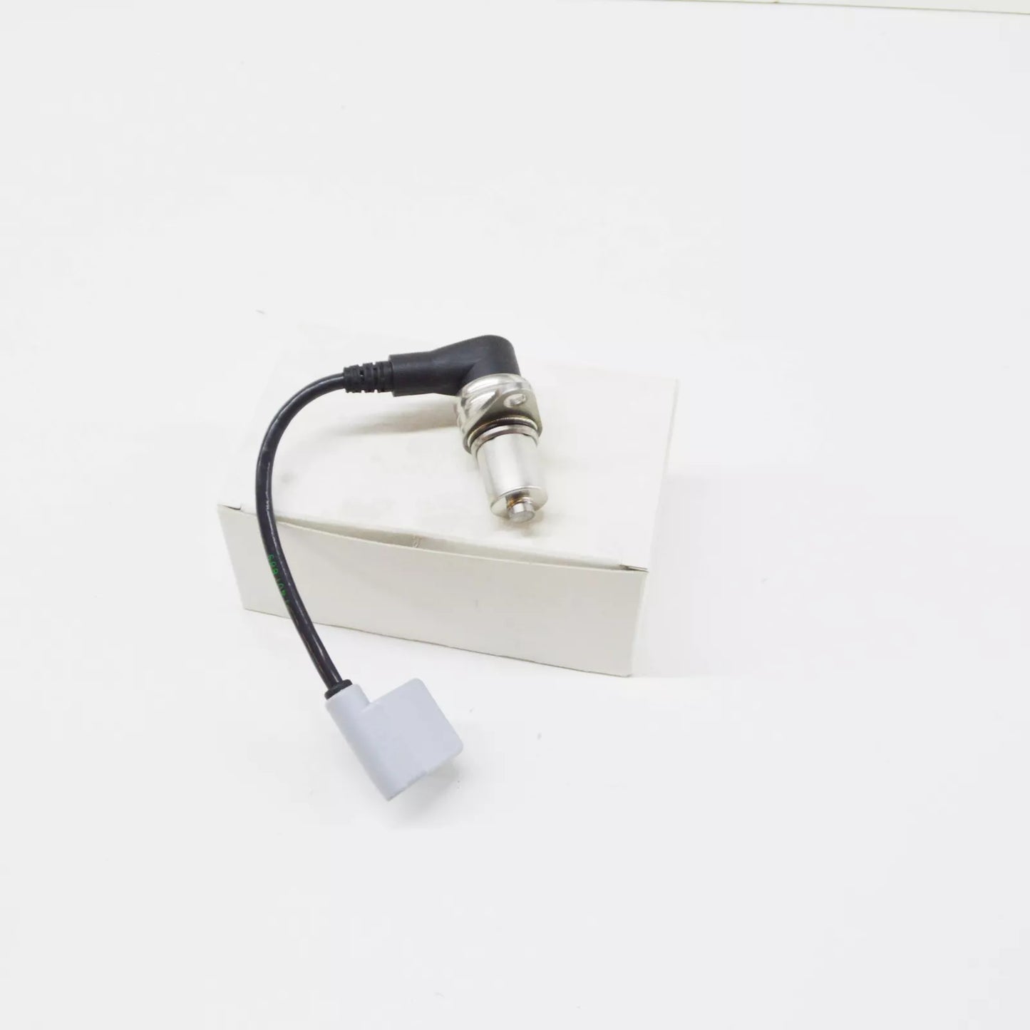 NEW BMW M3 E36 INTAKE CAMSHAFT POSITION SENSOR 12141401889 1401889 ORIGINAL