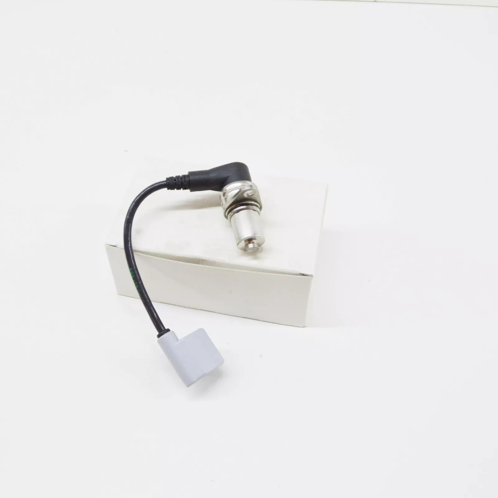 NEW BMW M3 E36 INTAKE CAMSHAFT POSITION SENSOR 12141401889 1401889 ORIGINAL