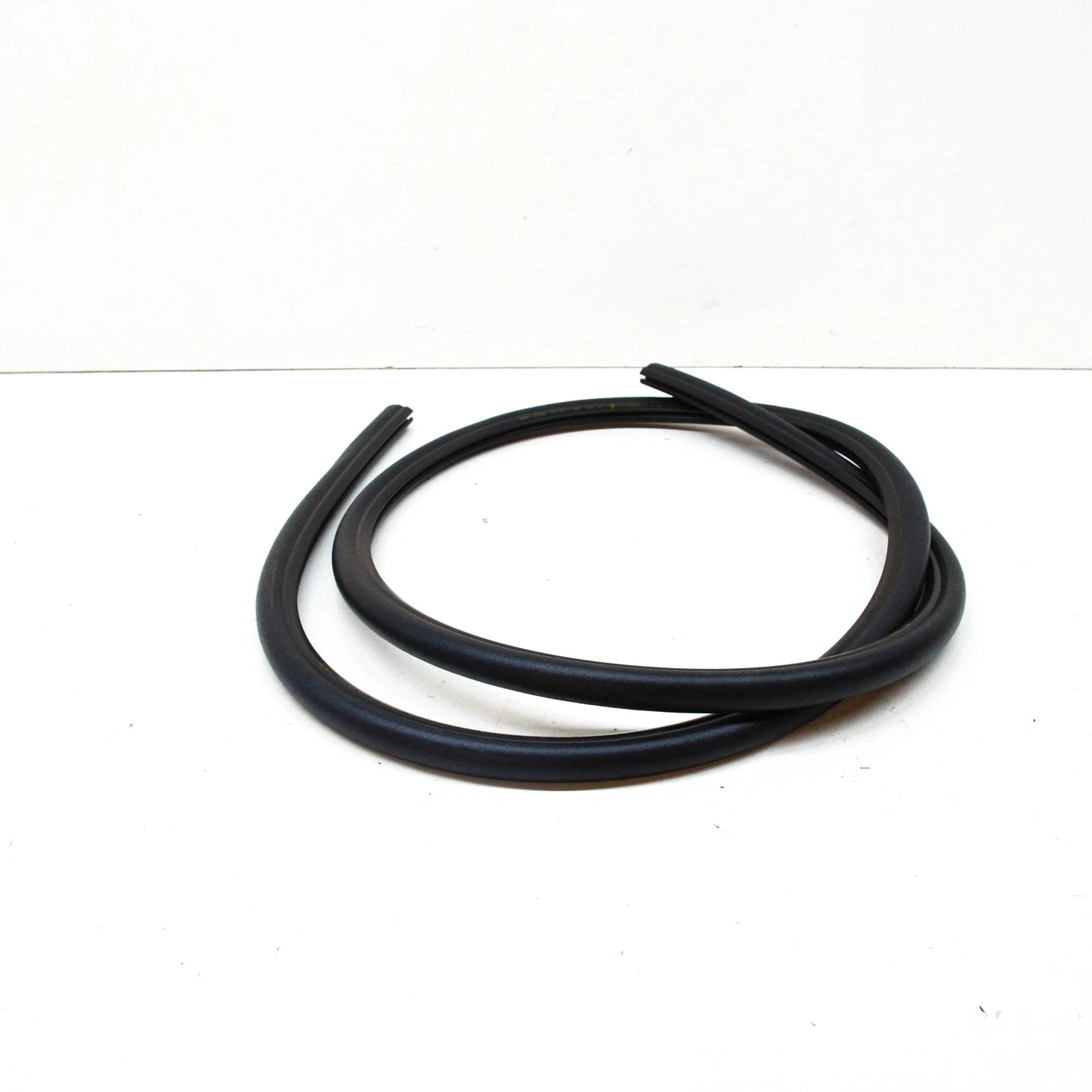 NEW BMW 7 G11 G12 FRONT ENGOINE BONNET HOOD SEAL 51767347393 ORIGINAL