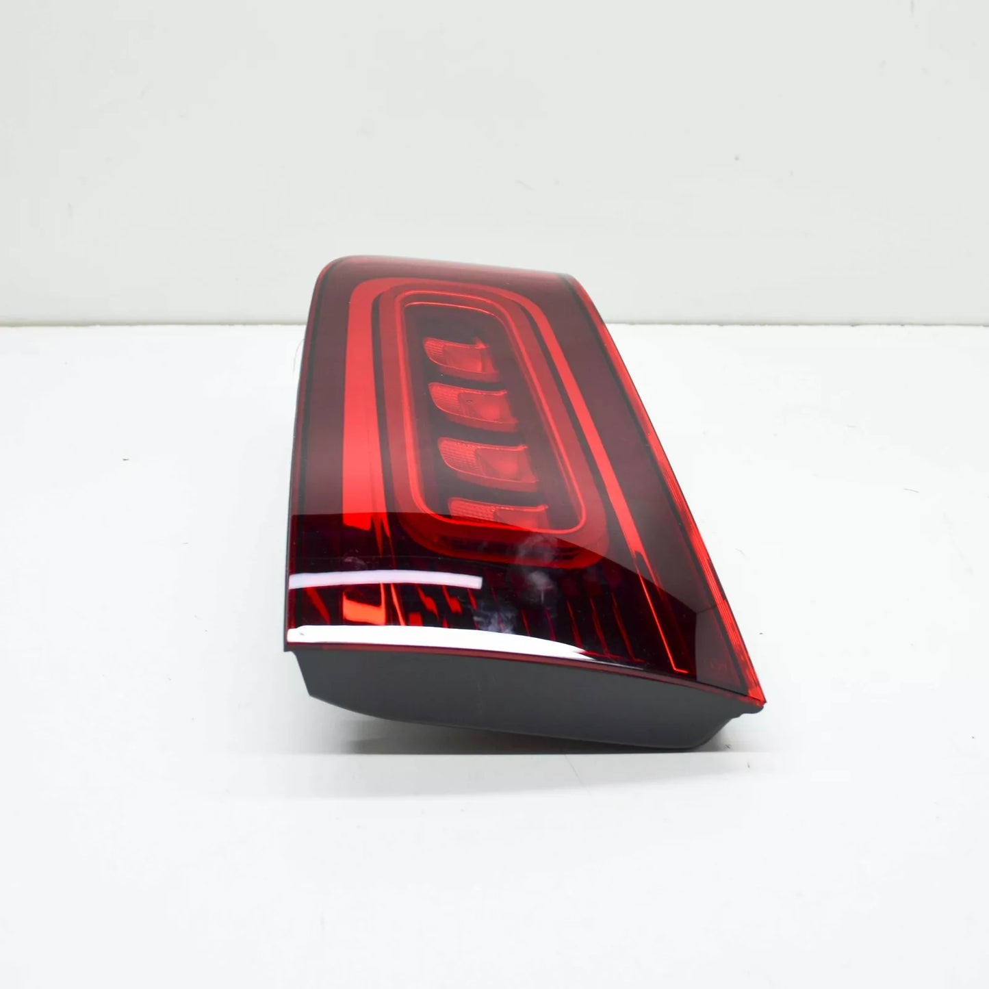 NEW MB GLC C253 REAR LEFT TAILGATE TRUNK TAILLIGHT LAMP A2539060102