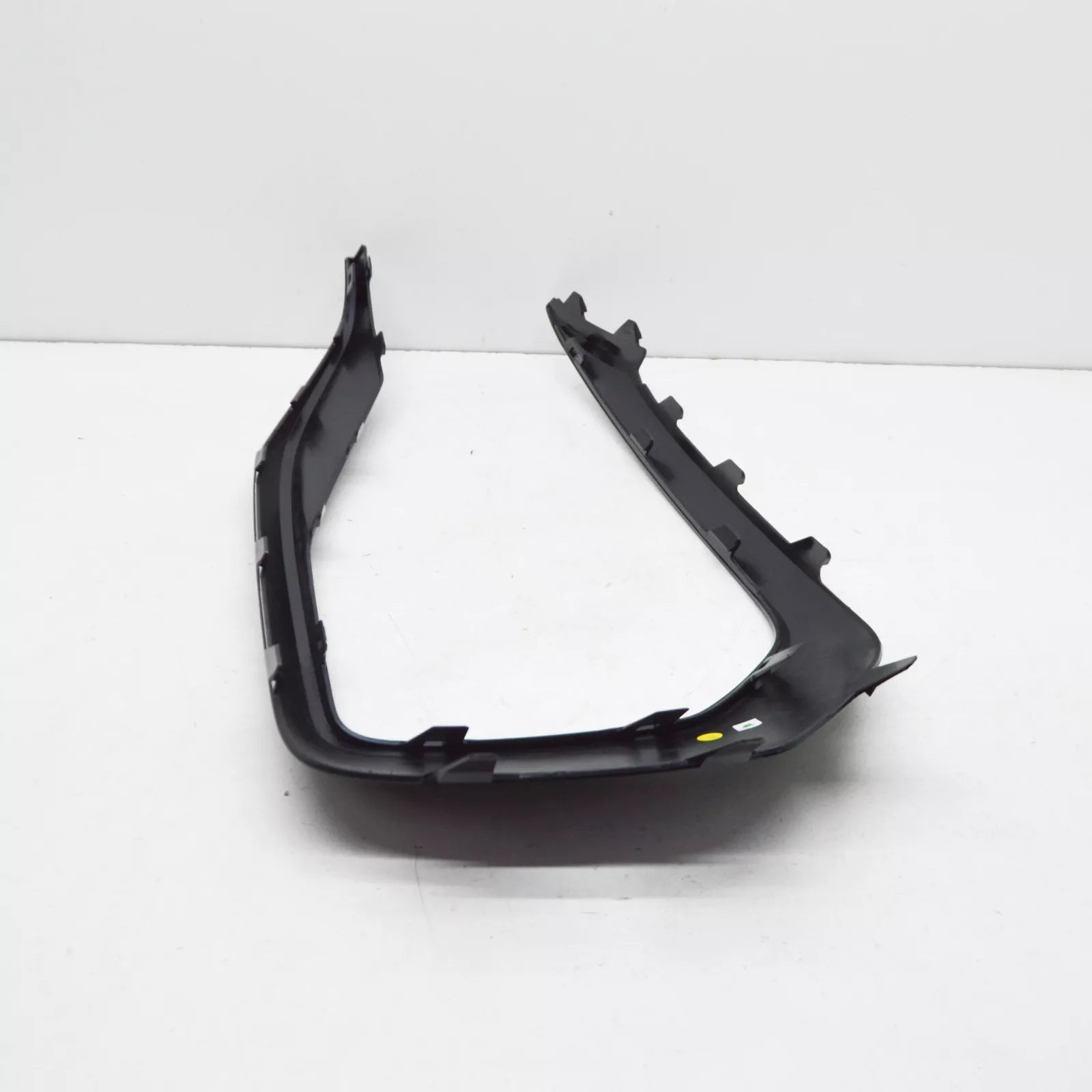 NEW VOLKSWAGEN PASSAT ALLTRACK B8 FRONT BUMPER LEFT TRIM 561853211B041 ORIGINAL