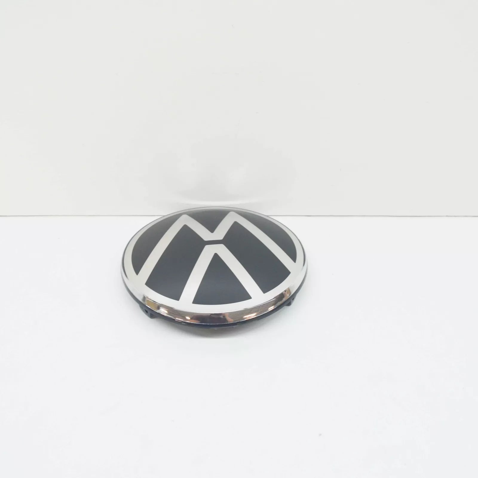 NEW VOLKSWAGEN TOUAREG CR FRONT VW BADGE EMBLEM 760853601EDPJ ORIGINNAL