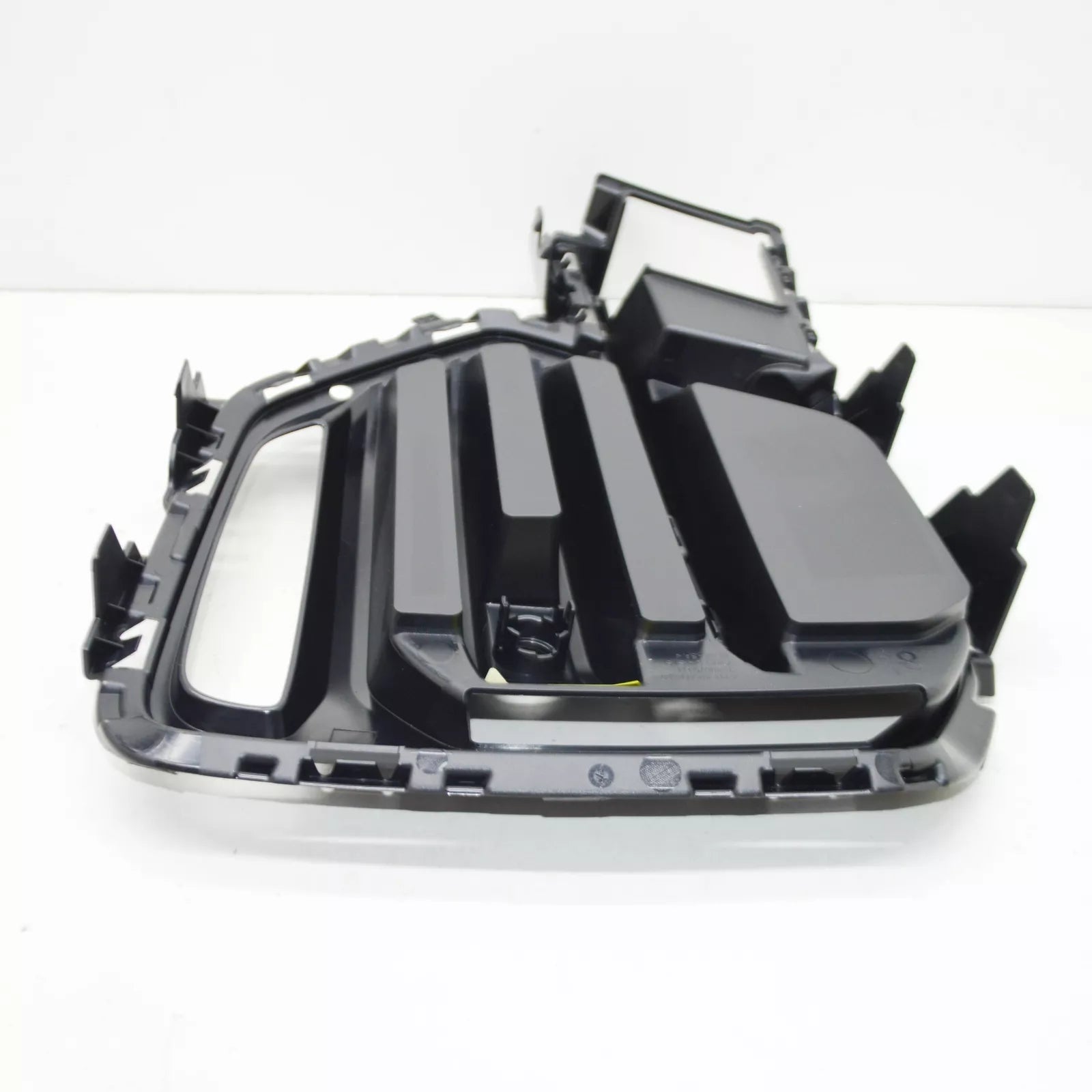 NEW BMW X5 G05 FRONT BUMPER LEFT CLOSED GRILLE 51115A1E043 ORIGINAL