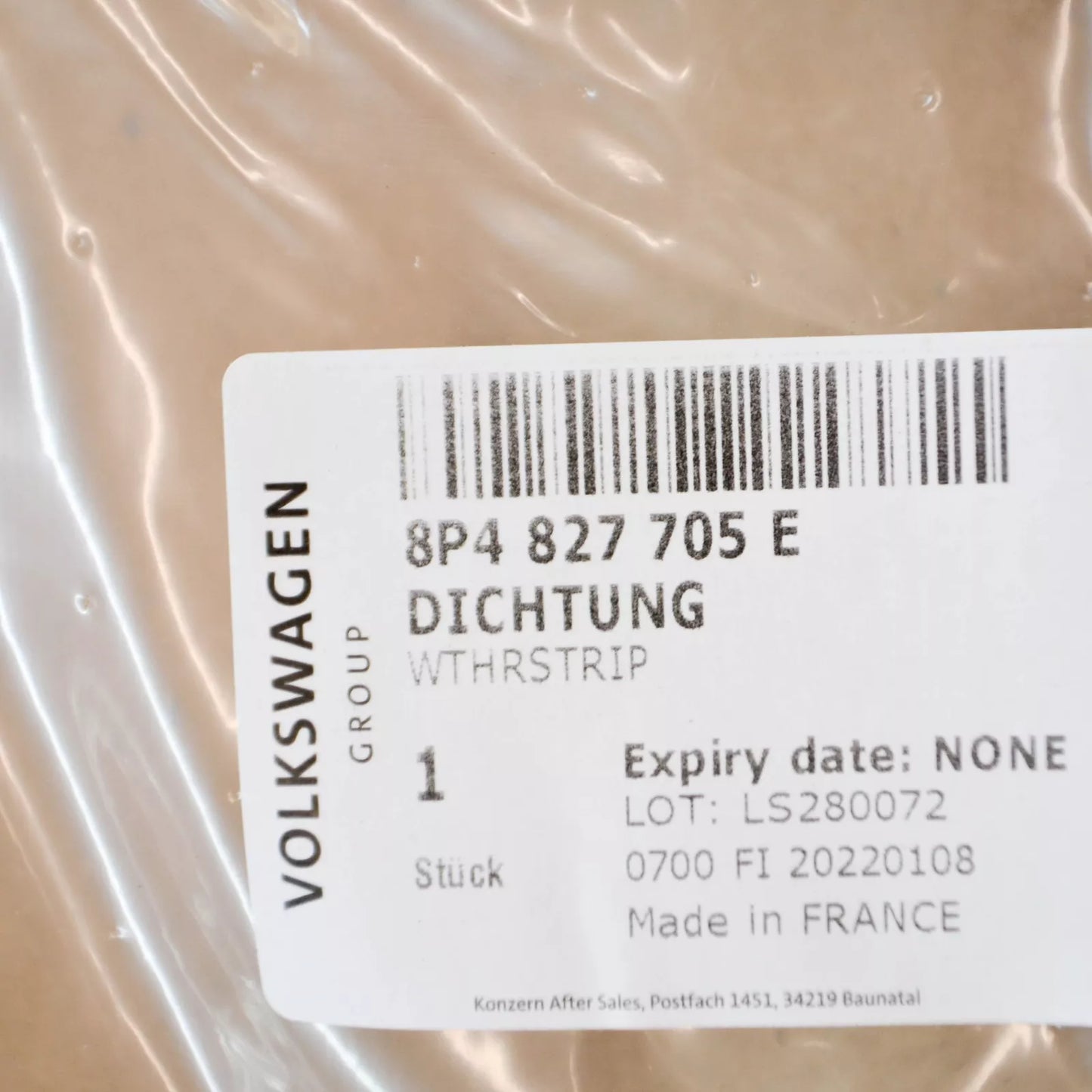 NEW AUDI A3 8P REAR LID RUBBER SEAL 8P4827705E