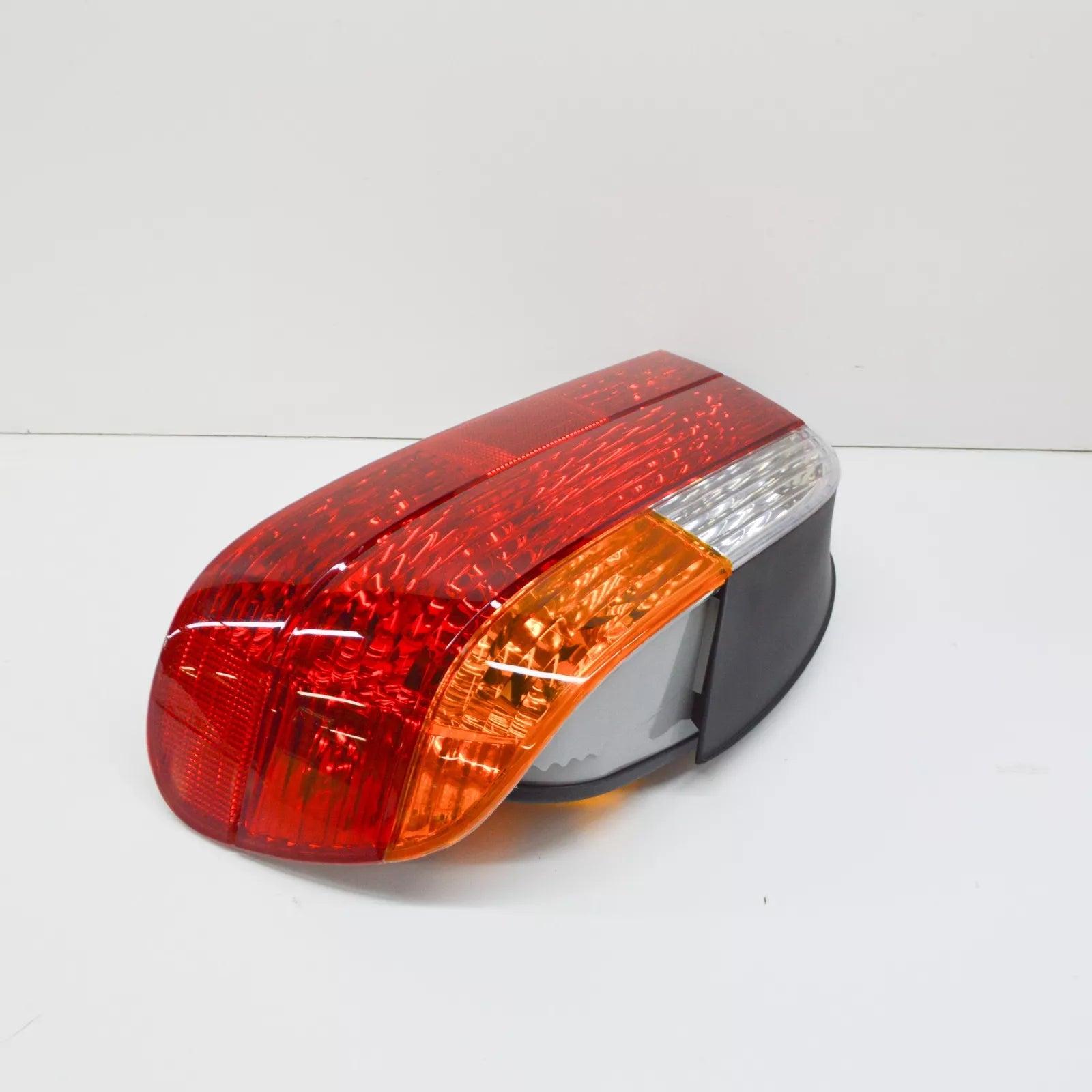 NEW BMW E38 SEDAN TAIL LIGHT RIGHT 8381250 63218381250 ORIGINAL