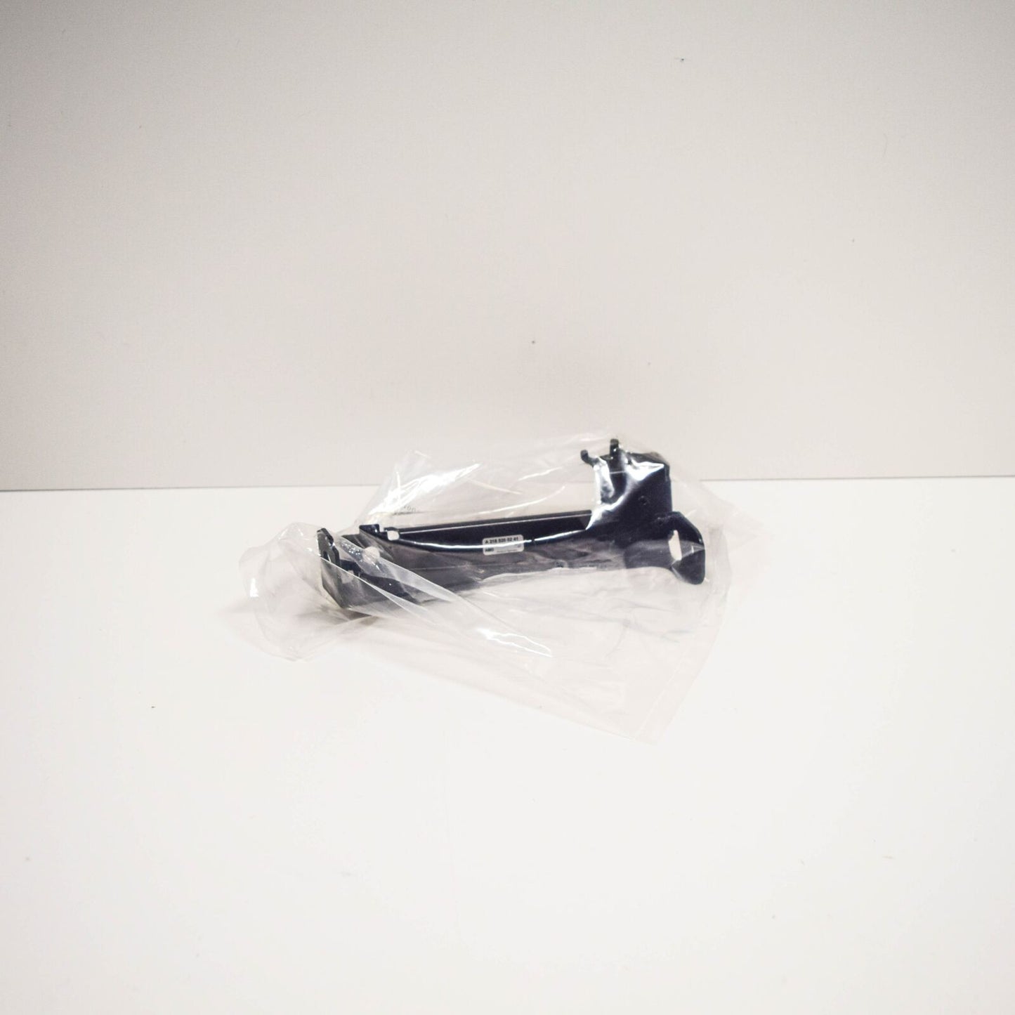 NEW MERCEDES BENZ E W212 FRONT LEFT DEFLECTOR BRACKET A2185200241 ORIGINAL