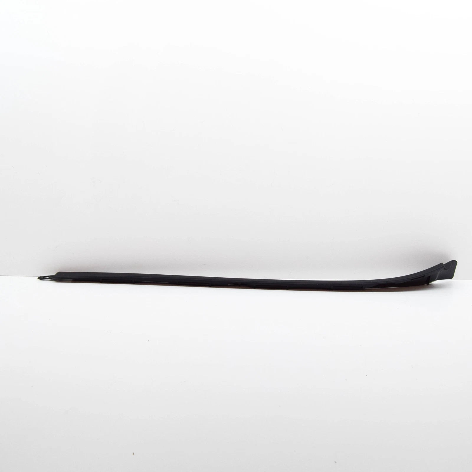 NEW MERCEDES-BENZ CLA C118 RIGHT WINDSHIELD WATER DEFLECTOR A1186905000 ORIGINAL