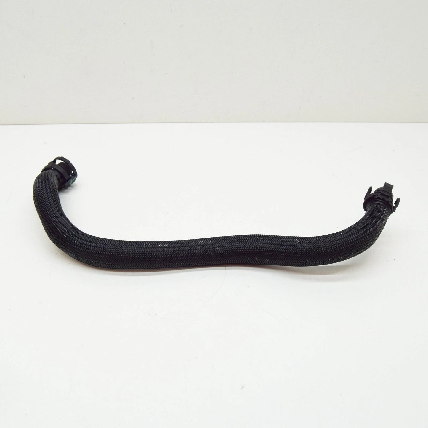 NEW BMW 6 CABRIO F12 CRANKCASE VENT PIPE 11157575640 7575640 ORIGINAL