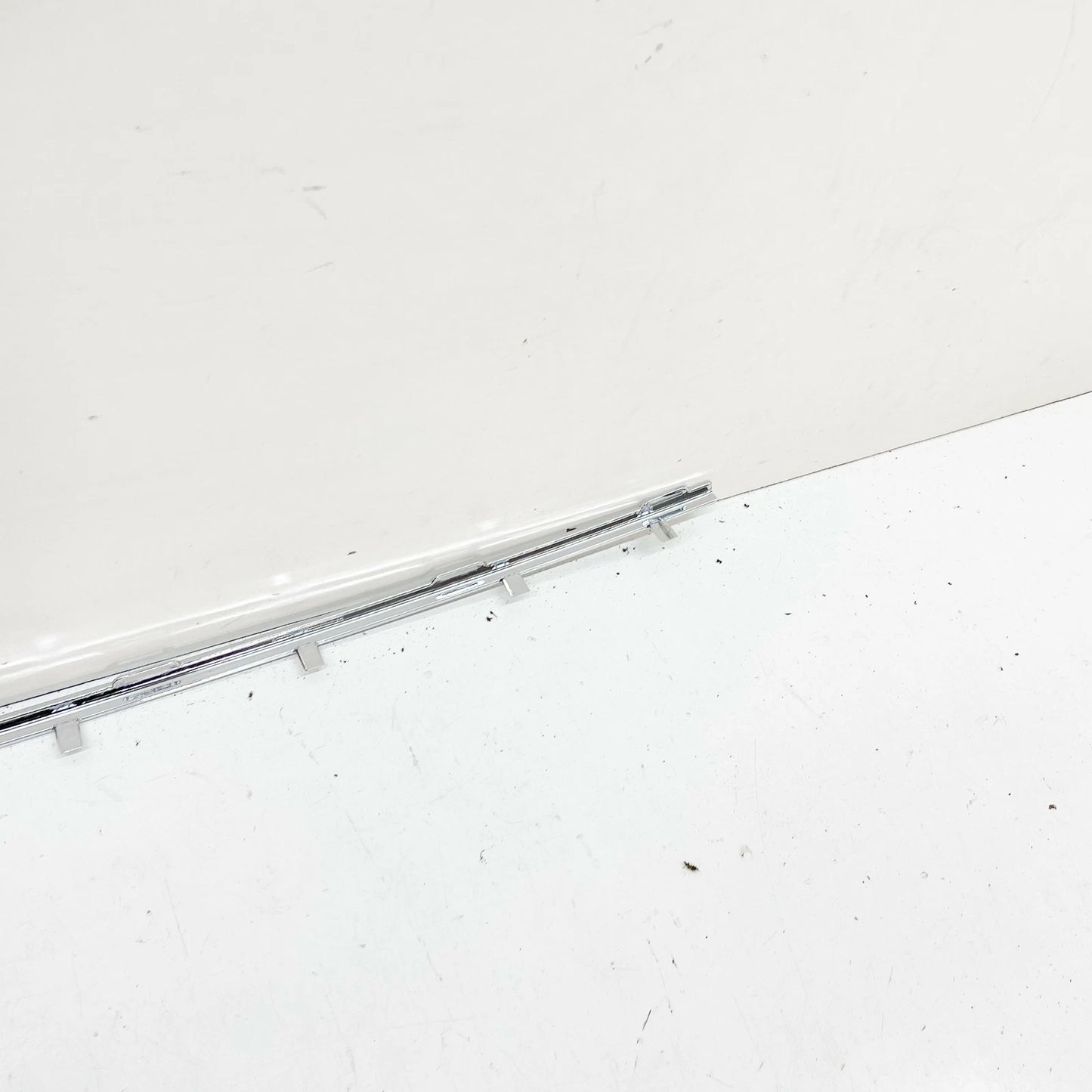 NEW BMW 5 E39 REAR BUMPER TRIM 51127005947 7005947 ORIGINAL