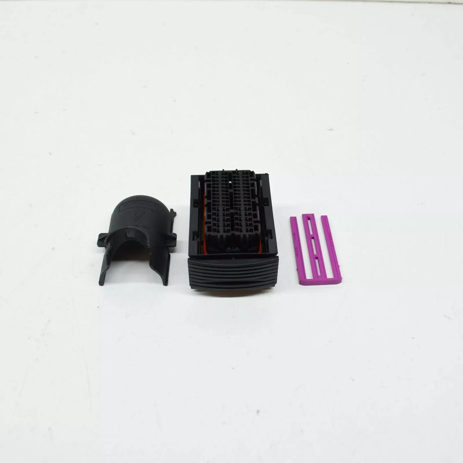 NEW AUDI A1 SPORTBACK GB FLAT CONTACT HOUSING 5Q0906379