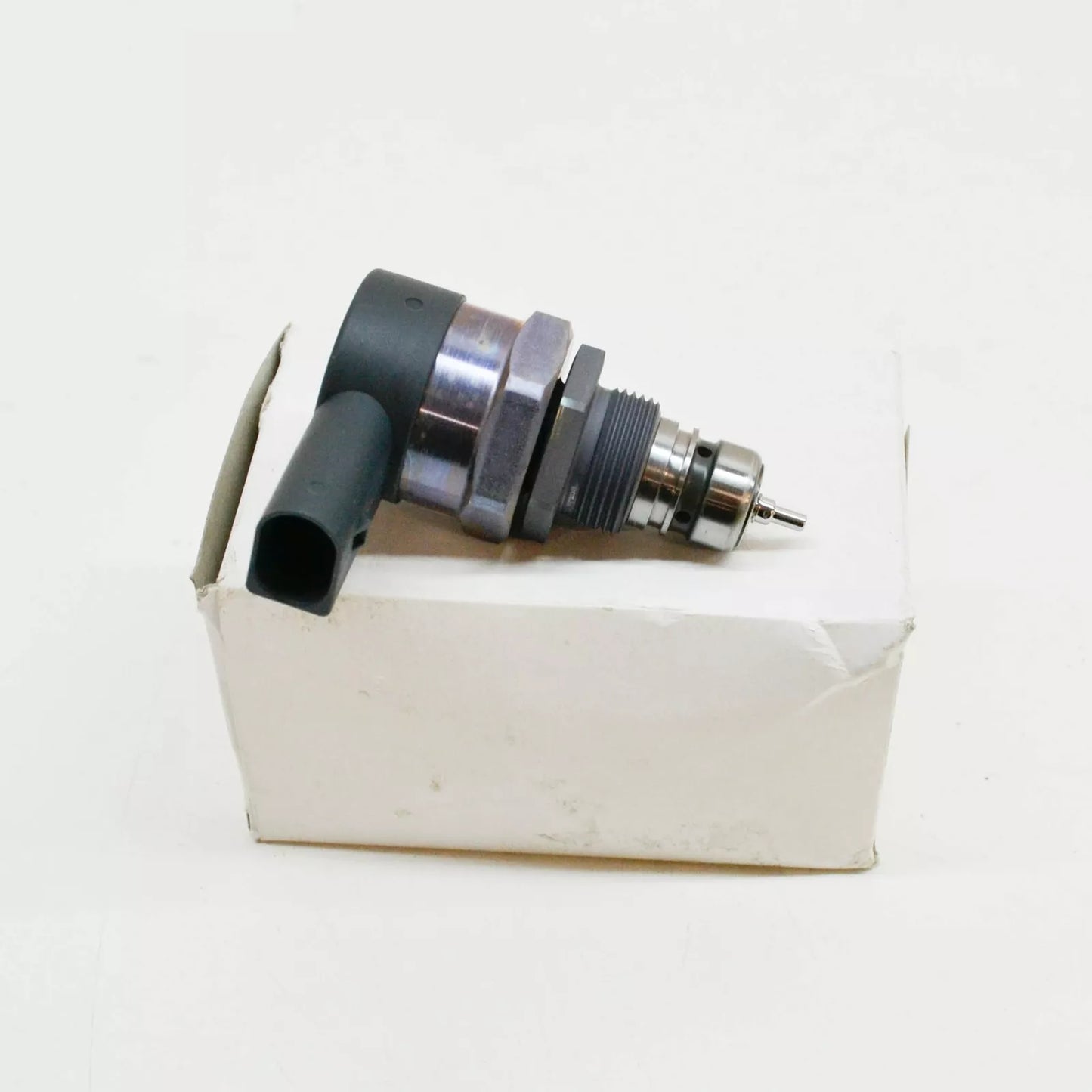 NEW AUDI Q7 4L FUEL RAIL PRESSURE RELIEF VALVE 057130764F ORIGINAL