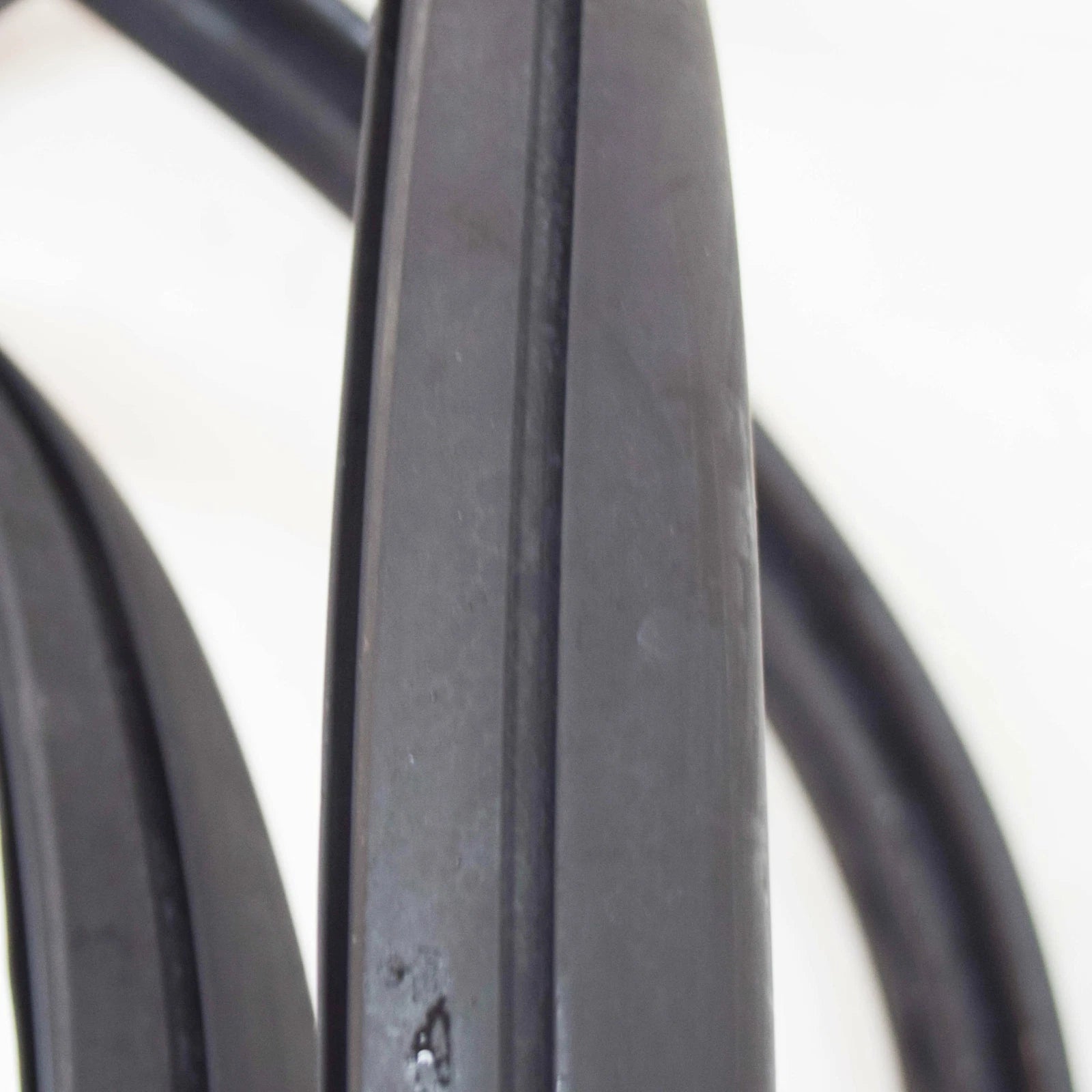 NEW MERCEDES BENZ S W126 REAR WINDOW GLASS WEATHERSTRIP SEAL A1266700239