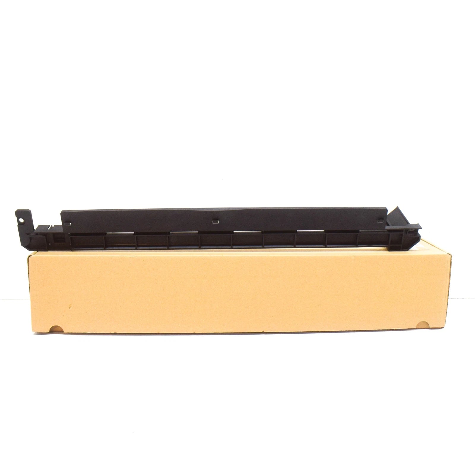 NEW BMW M4 F82 RADIATOR LOWER SEAL TRIM 17117848789 7848789 2016 ORIGINAL