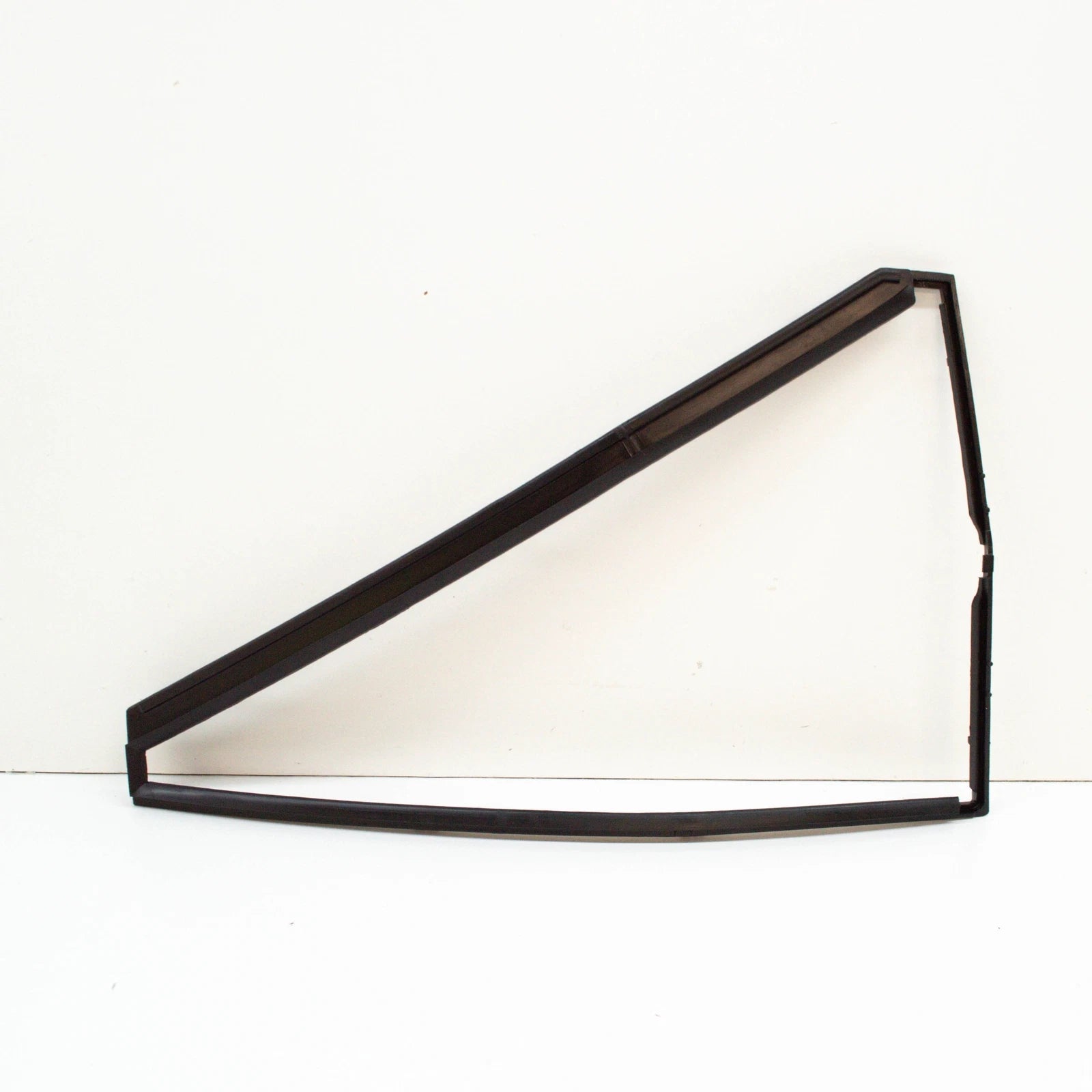 NEW BMW X5 E53 REAR LEFT DOOR WINDOW FIXED FRAME 51348402575 8402575 ORIGINAL