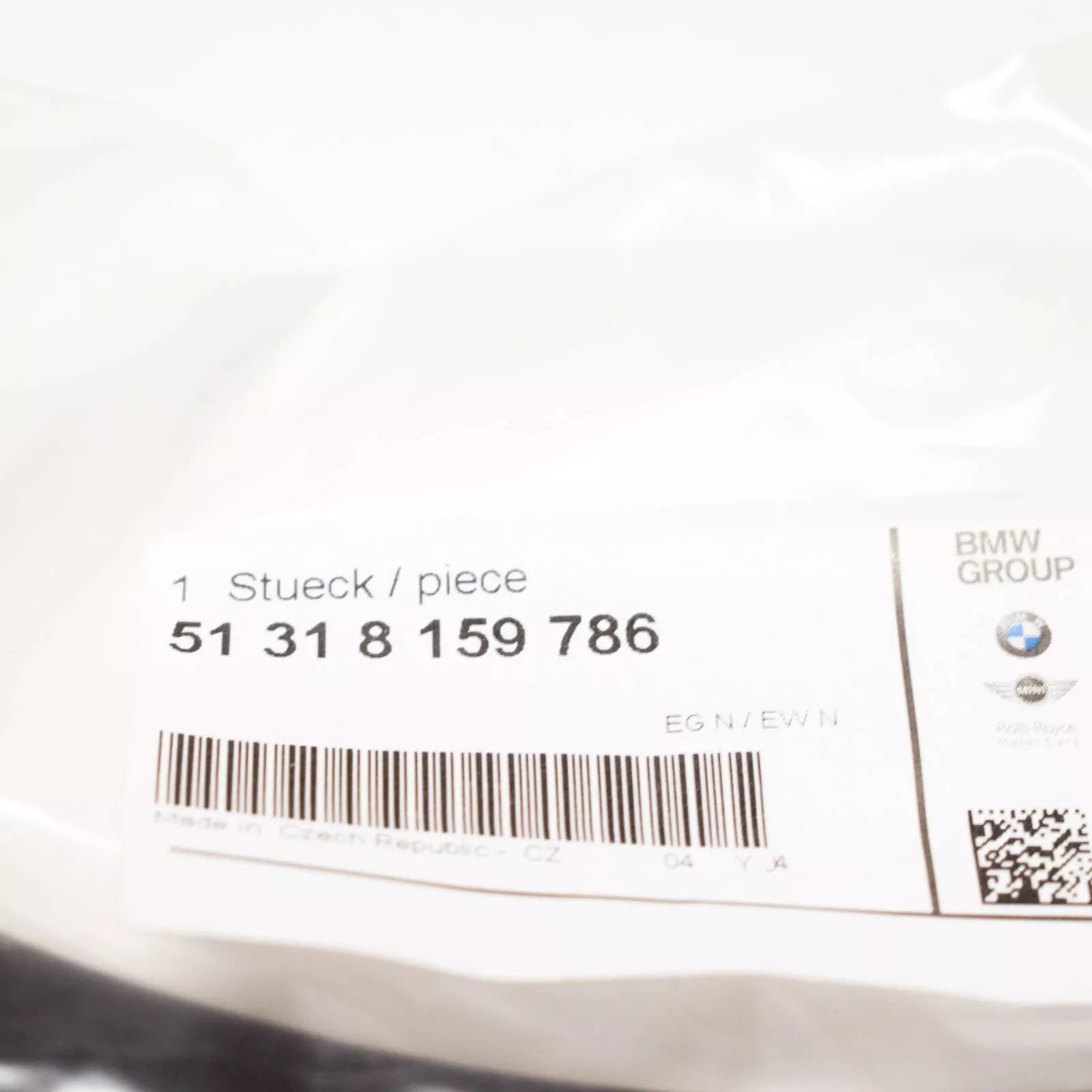 NEW BMW E39 SEDAN REAR WINDSHIELD BOTTOM MOULDING TRIM SEAL 51318159786 ORIGINAL