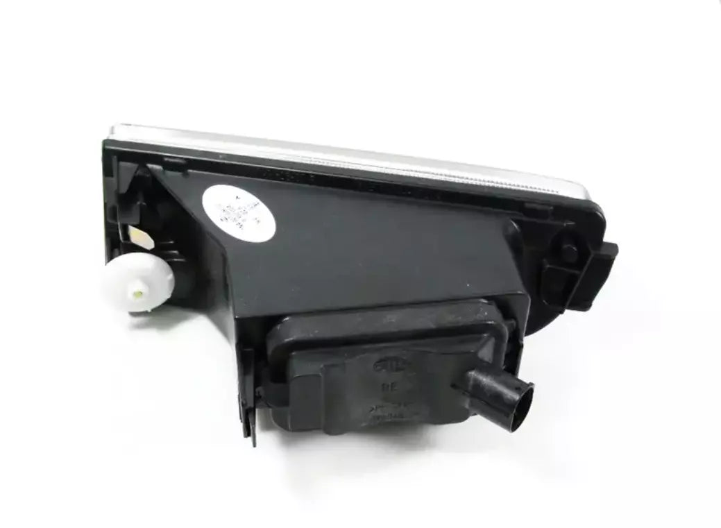 NEW BMW 7 E38 FRONT RIGHT FOG LIGHT 8352024 63178352024 ORIGINAL