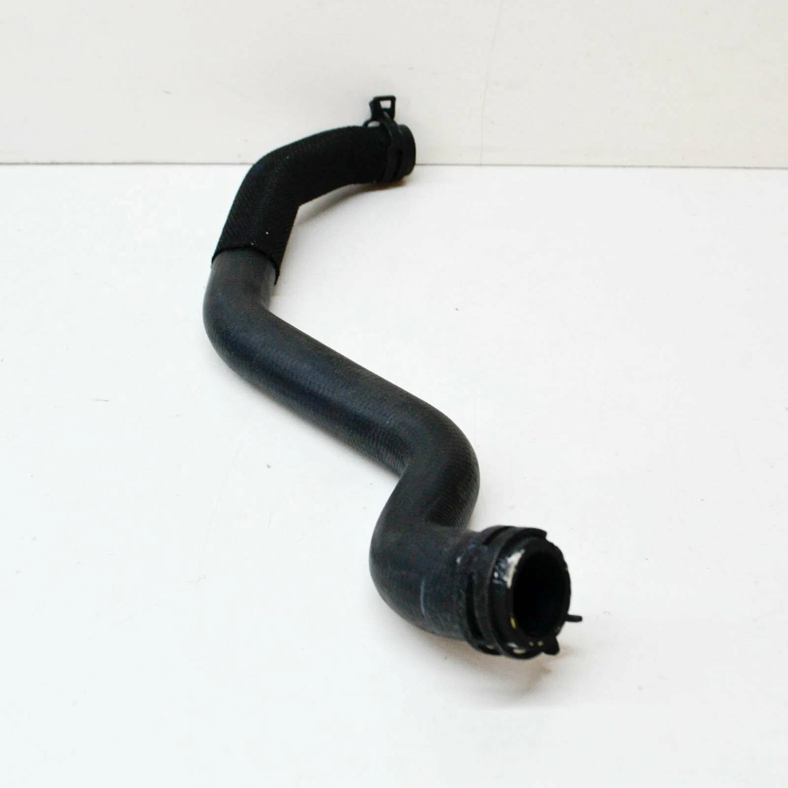 NEW MERCEDES-BENZ E W213 ENGINE WATER COOLANT HOSE A2058300406 ORIGINAL