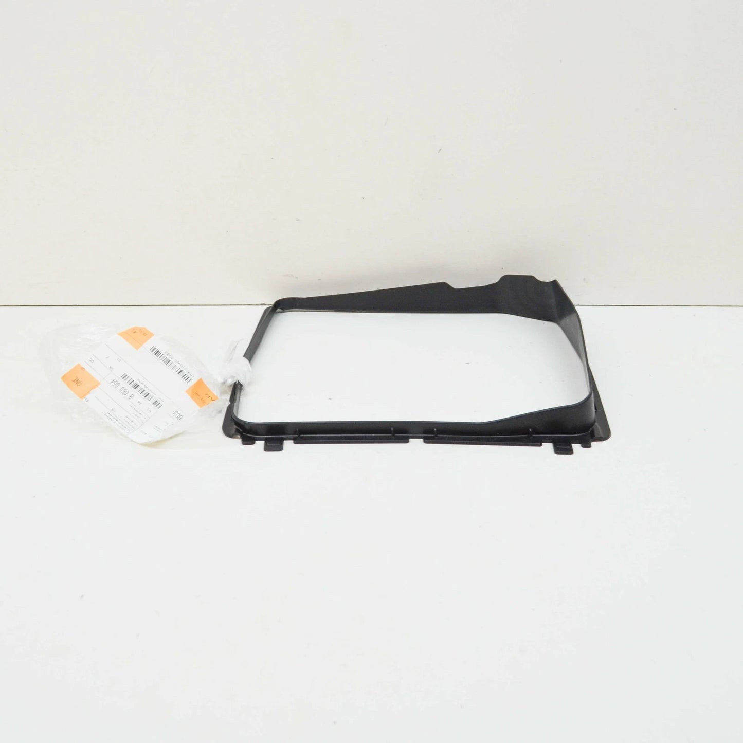 NEW BMW M5 F10 RIGHT RADIATOR AIR DUCT SUPPORT FRAME 51748050064 ORIGINAL