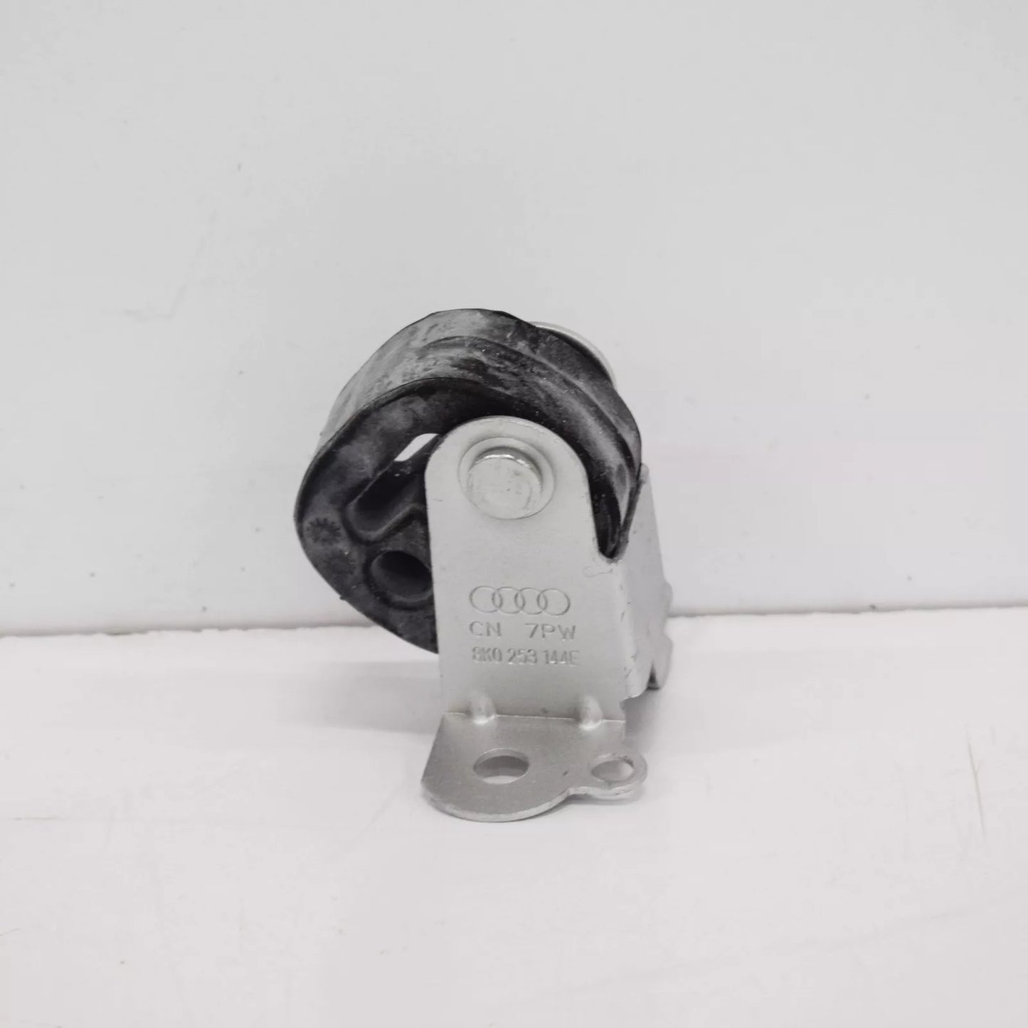 NEW AUDI A4 8K RIGHT SIDE EXHAUST HANGER 8K0253144E ORIGINAL