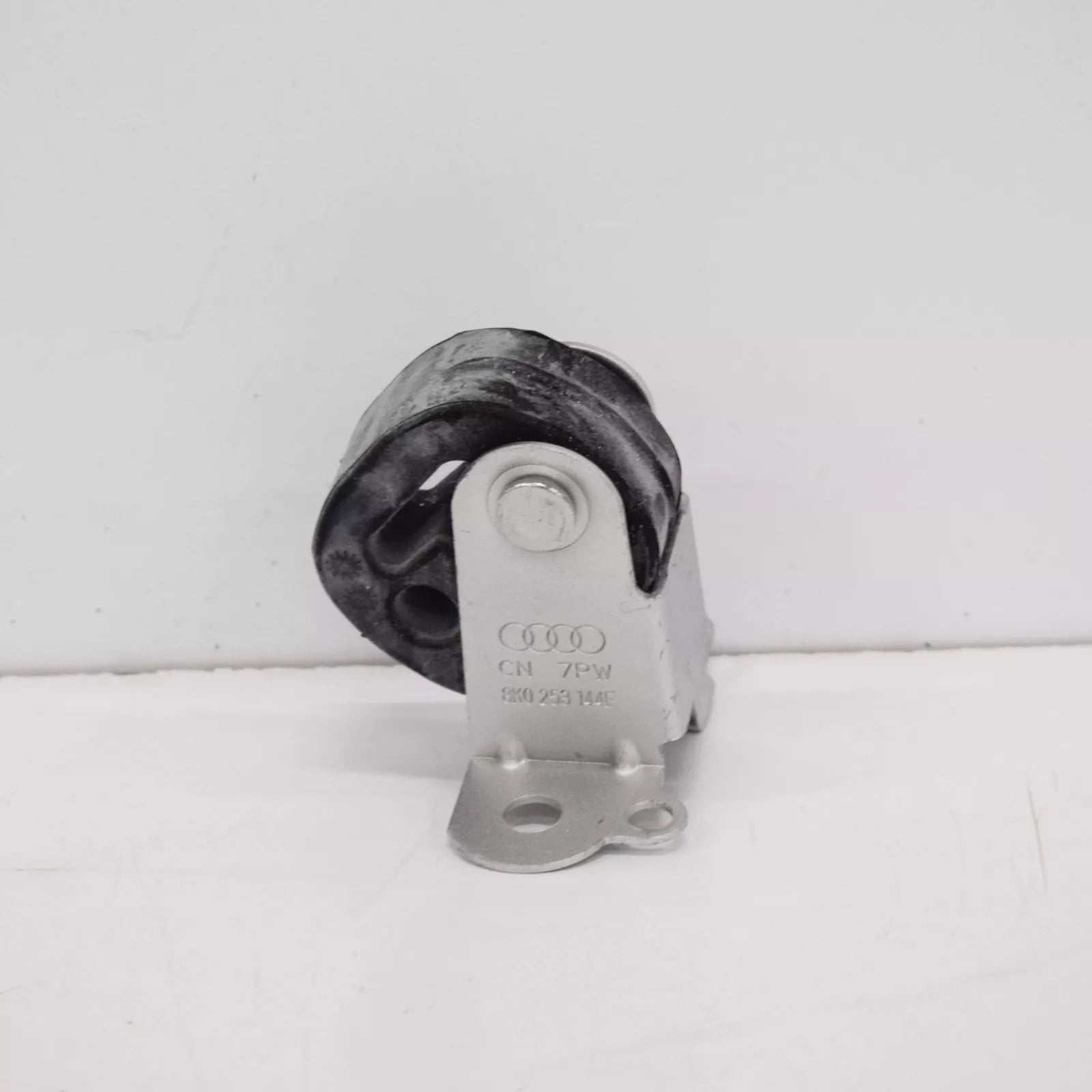 NEW AUDI A4 8K RIGHT SIDE EXHAUST HANGER 8K0253144E ORIGINAL