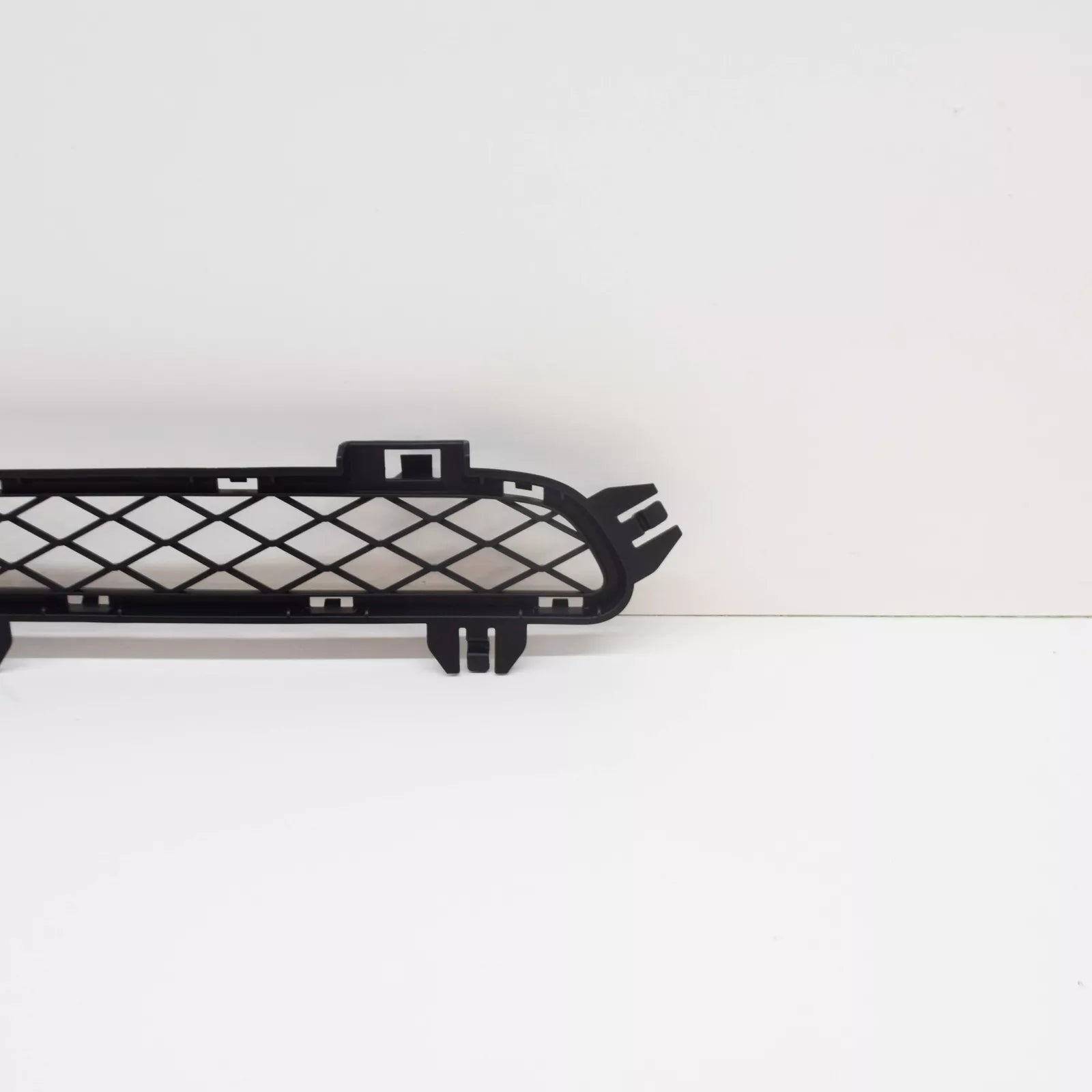 NEW BMW X3 F25 FRONT BUMPER UPPER CENTER GRILLE 51117210466 ORIGINAL