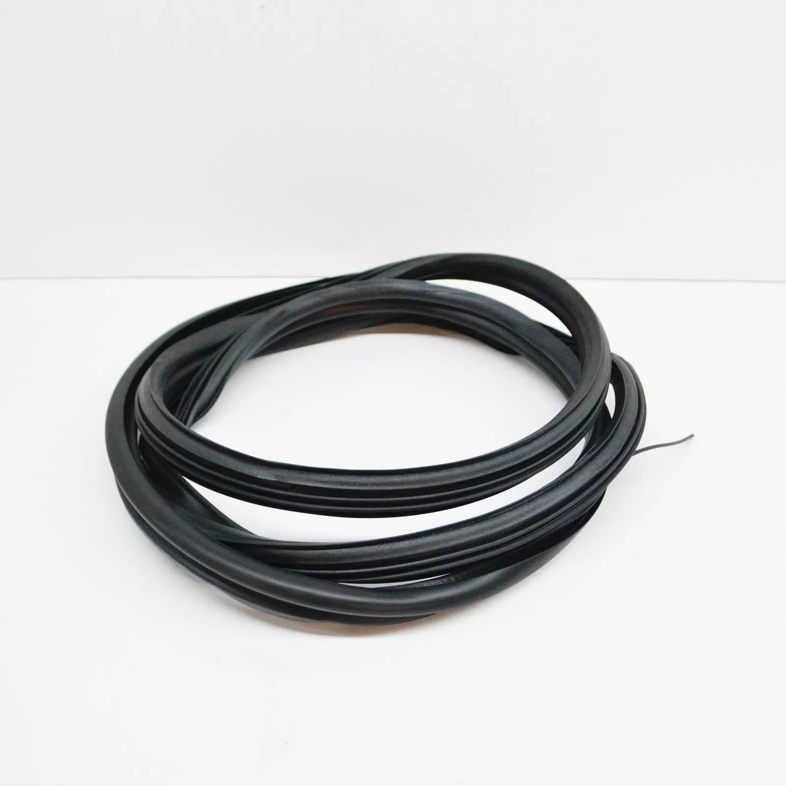 NEW MERCEDES-BENZ VITO W639 REAR VENTILATOR WINDOWS SEAL A6396712720 ORIGINAL