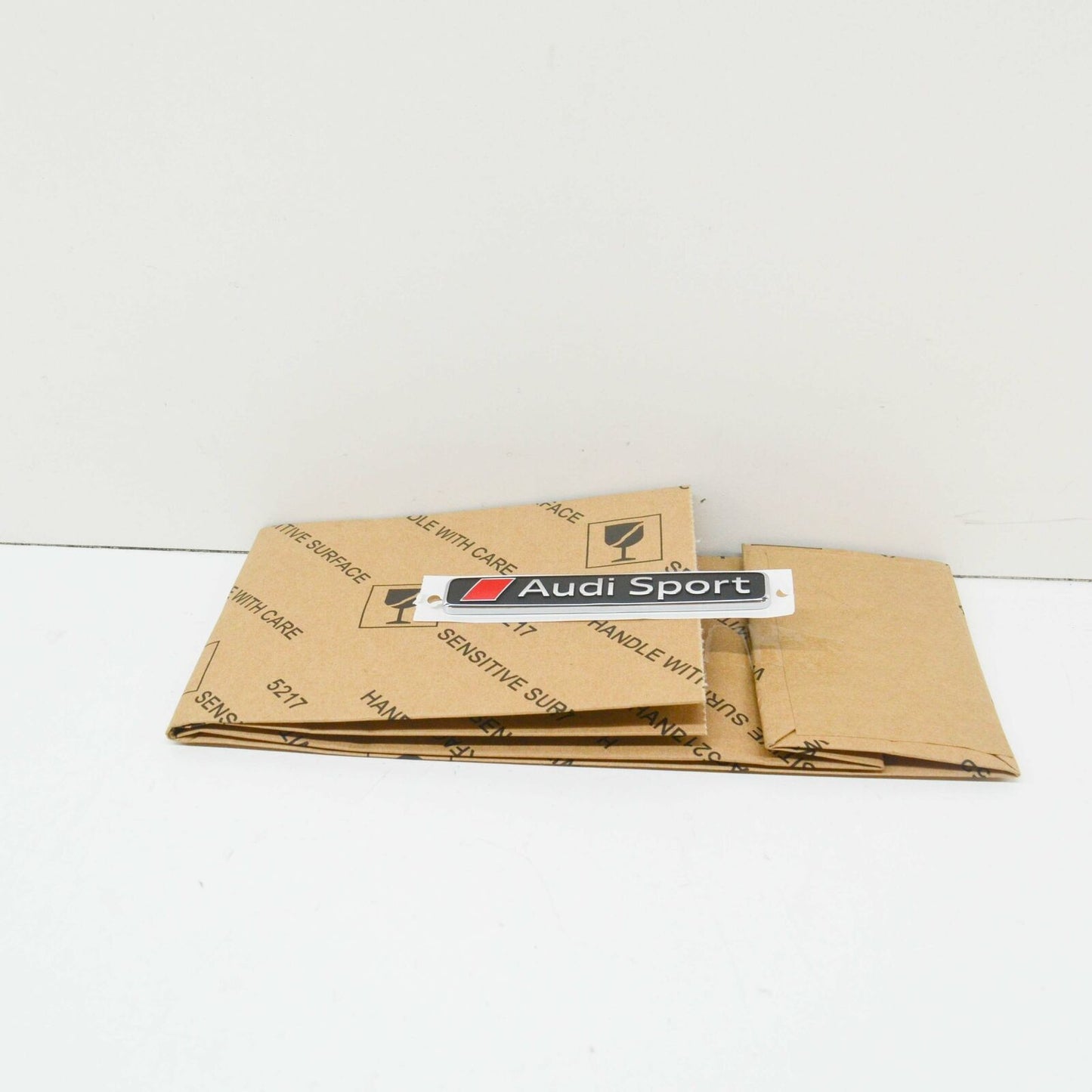 NEW AUDI R8 4S FRONT GRILLE EMBLEM BADGE 4S0853737D2ZZ ORIGINAL