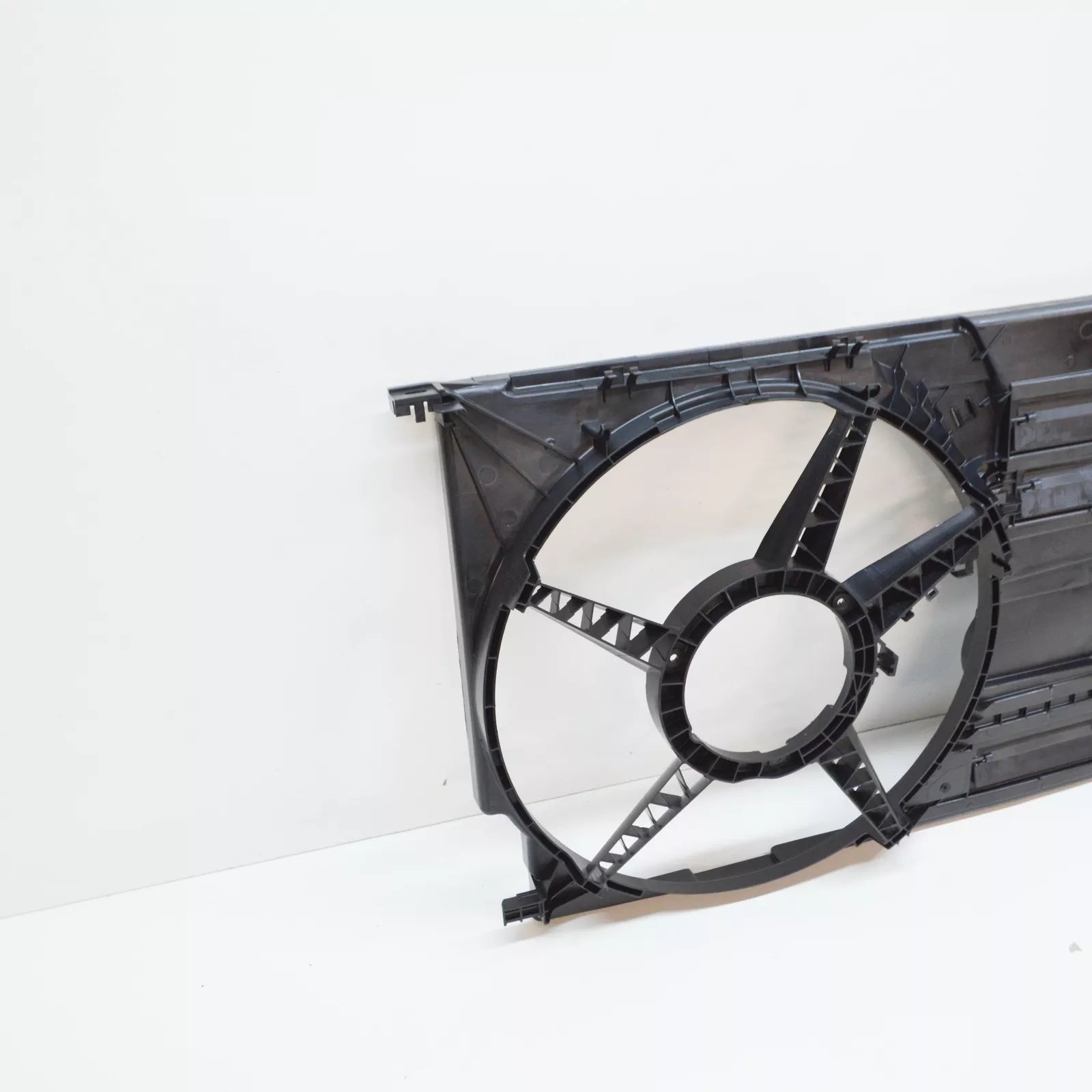 NEW BMW F45 F46 F55 F56 RADIATOR FAN SHROUD 600-850W 7637189 17427637189