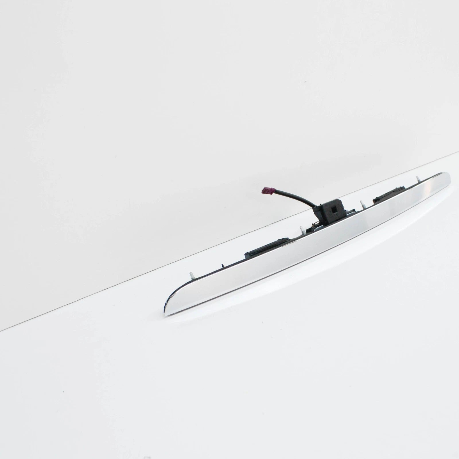 NEW BMW 5 E39 TOURING TRUNK LID GRIP WITH KEY BUTTON CHROM 51137051529 ORIGINAL