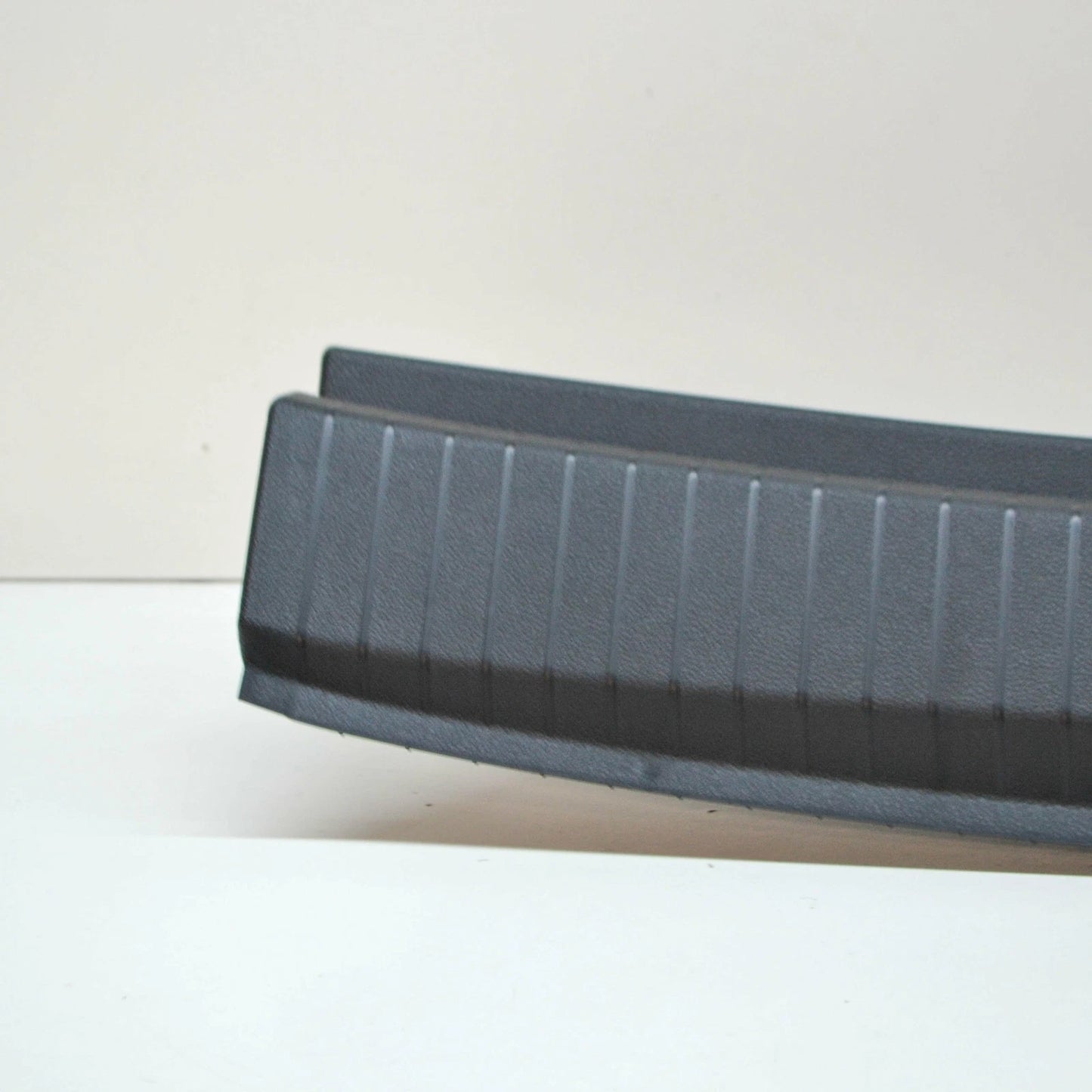 NEW VOLKSWAGEN TOURAN 5T REAR LUGGAGE TRUNK LOCK TRIM 5TA863459E82V ORIGINAL