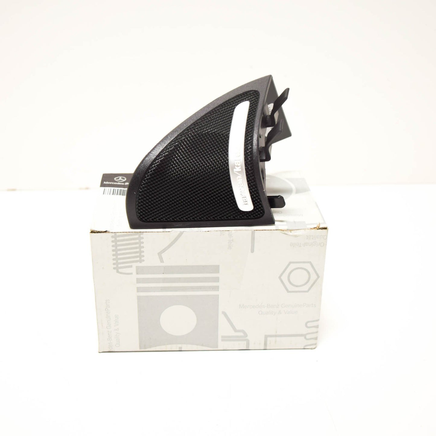 NEW MB CLA C117 REAR RIGHT TRIANGULAR PANEL COVER HARMAN KARDON A11772004119H68