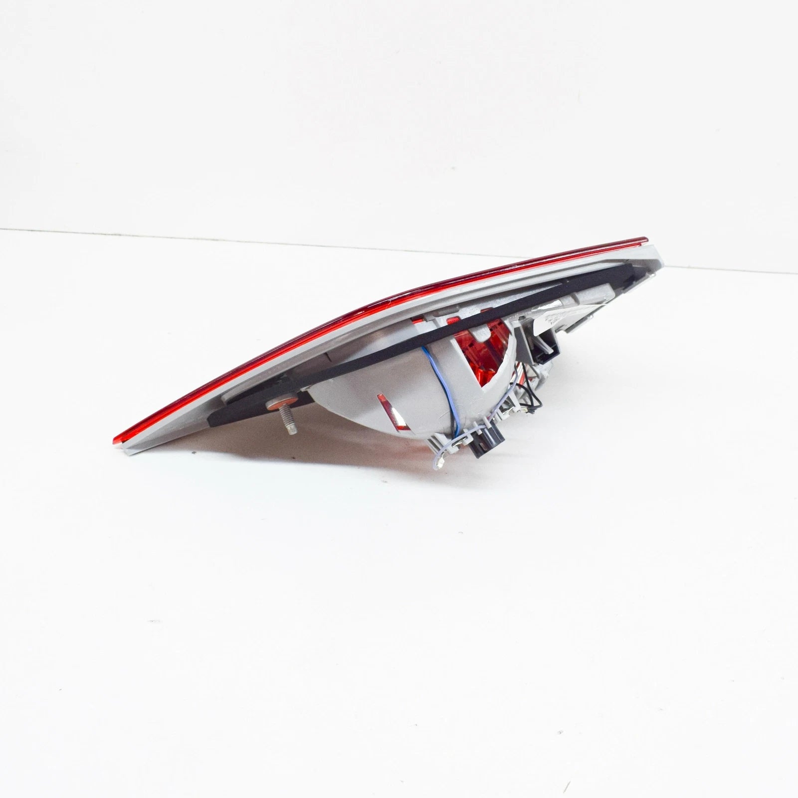 NEW BMW X3 E83 REAR RIGHT SIDE INNER TAILLIGHT 7162214 63217162214 ORIGINAL