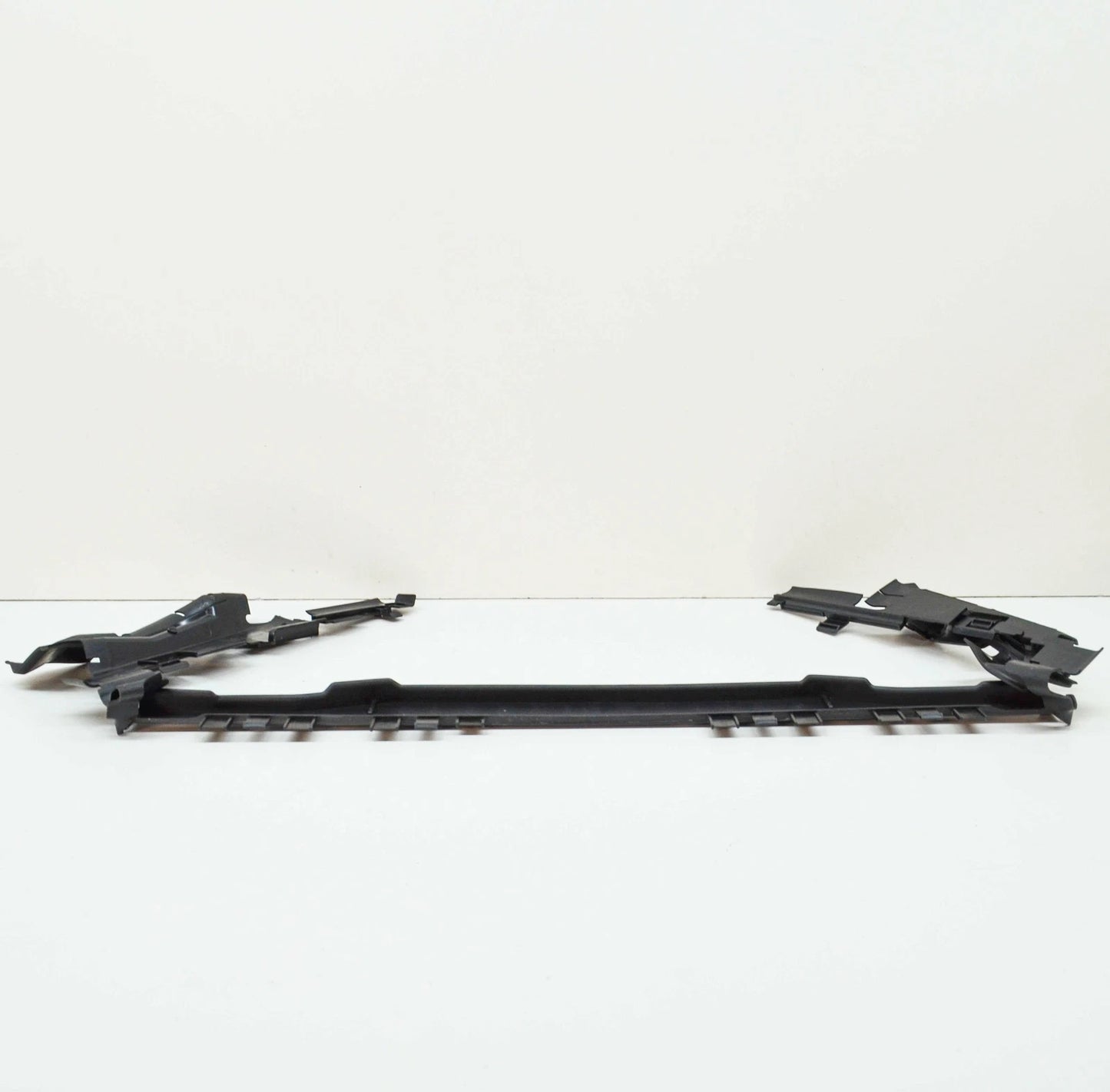 NEW MERCEDES-BENZ E W212 RADIATOR TOP AIR DUCT A2125050000 ORIGINAL