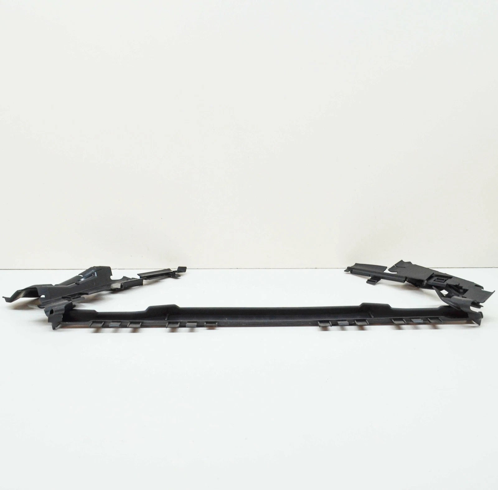 NEW MERCEDES-BENZ E W212 RADIATOR TOP AIR DUCT A2125050000 ORIGINAL