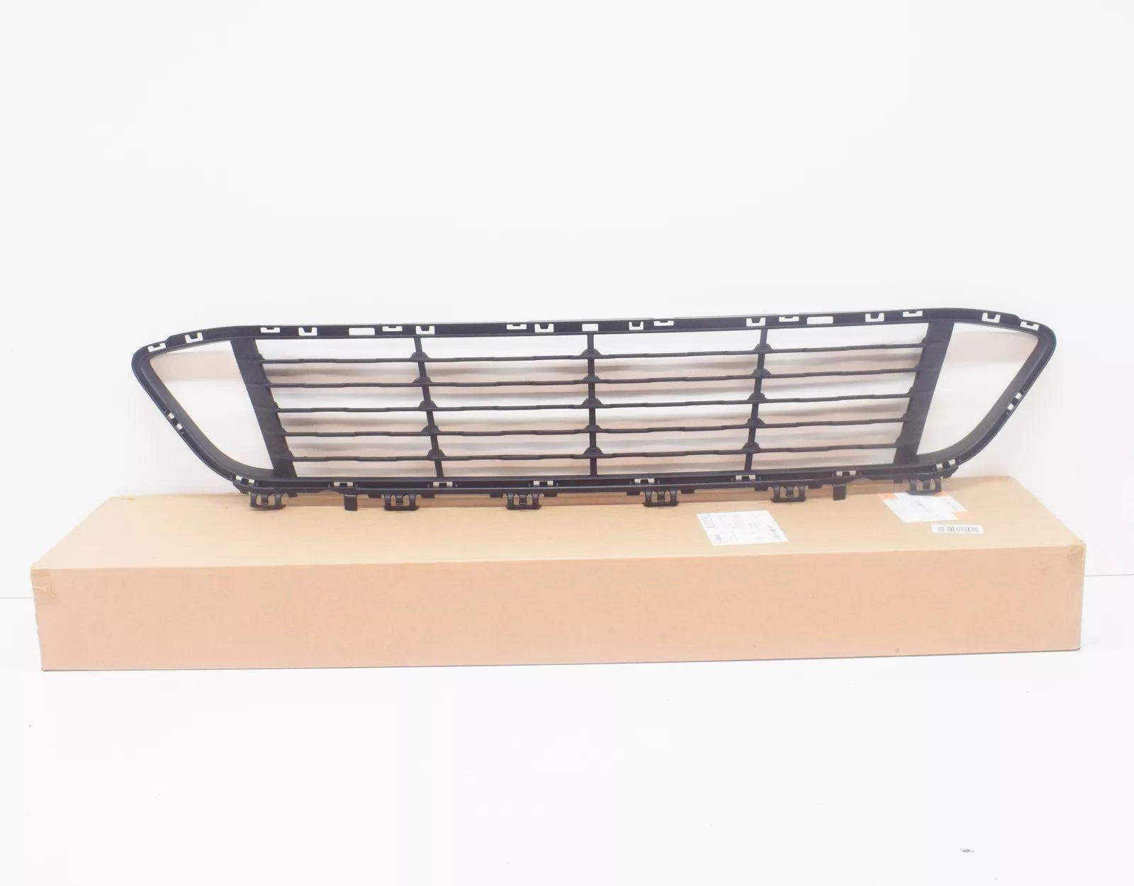 NEW BMW X1 F48 FRONT BUMPER CENTER LOWER GRILLE X-LINE 51117354773 2015 ORIGINAL