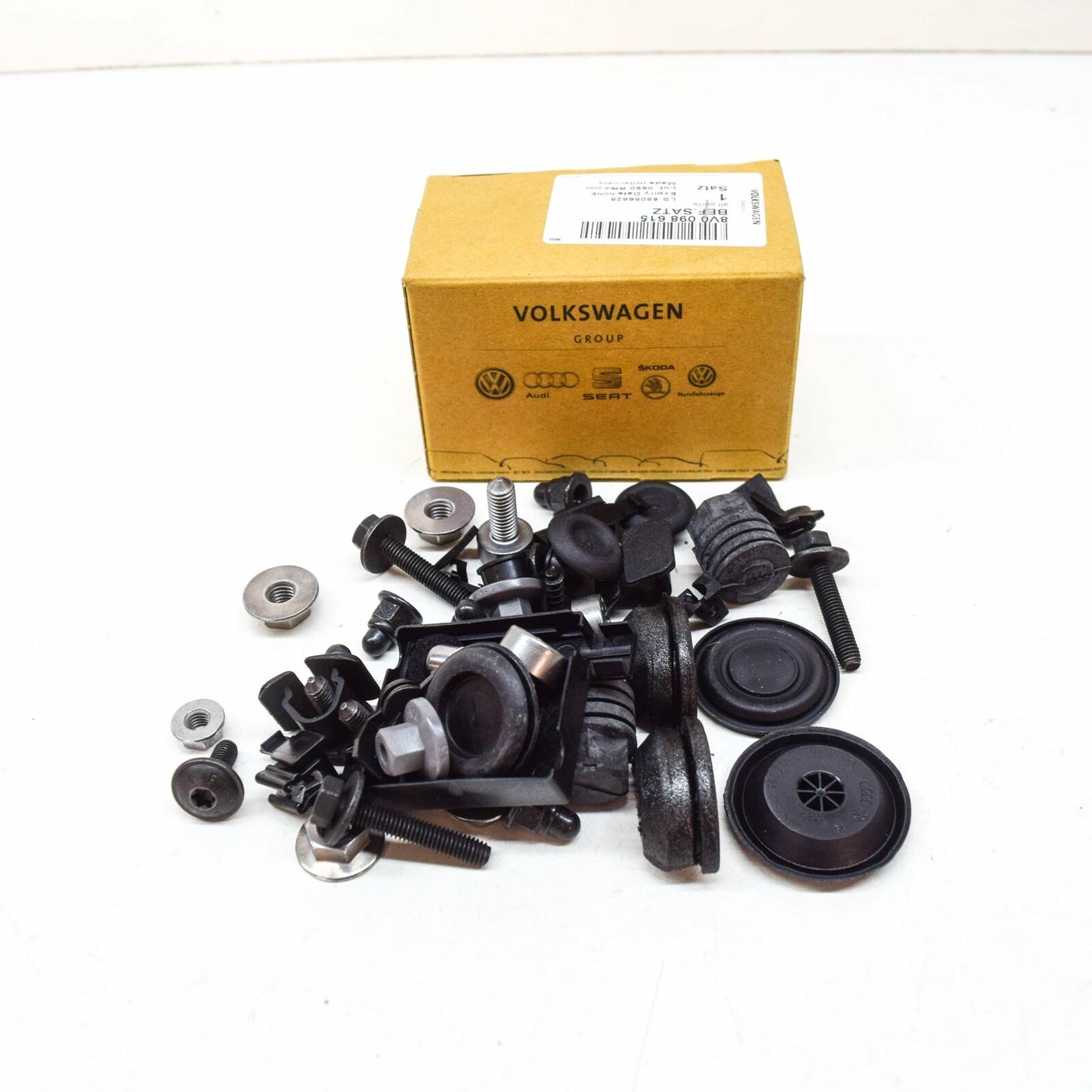 NEW AUDI A3 CABRIO 8V FRONT BONNET HOOD PANEL HARDWARE KIT 8V0098615 ORIGINAL