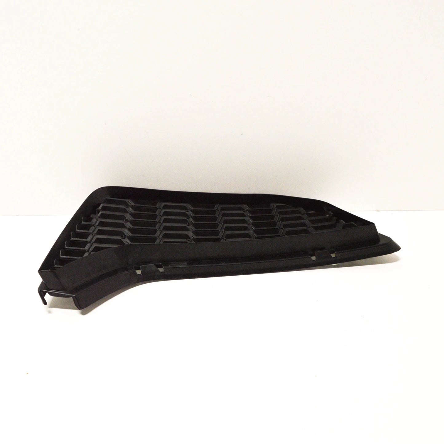NEW BMW M4 F82 FRONT BUMPER LOWER RIGHT GRILLE 51118054302 8054302 2016 ORIGINAL