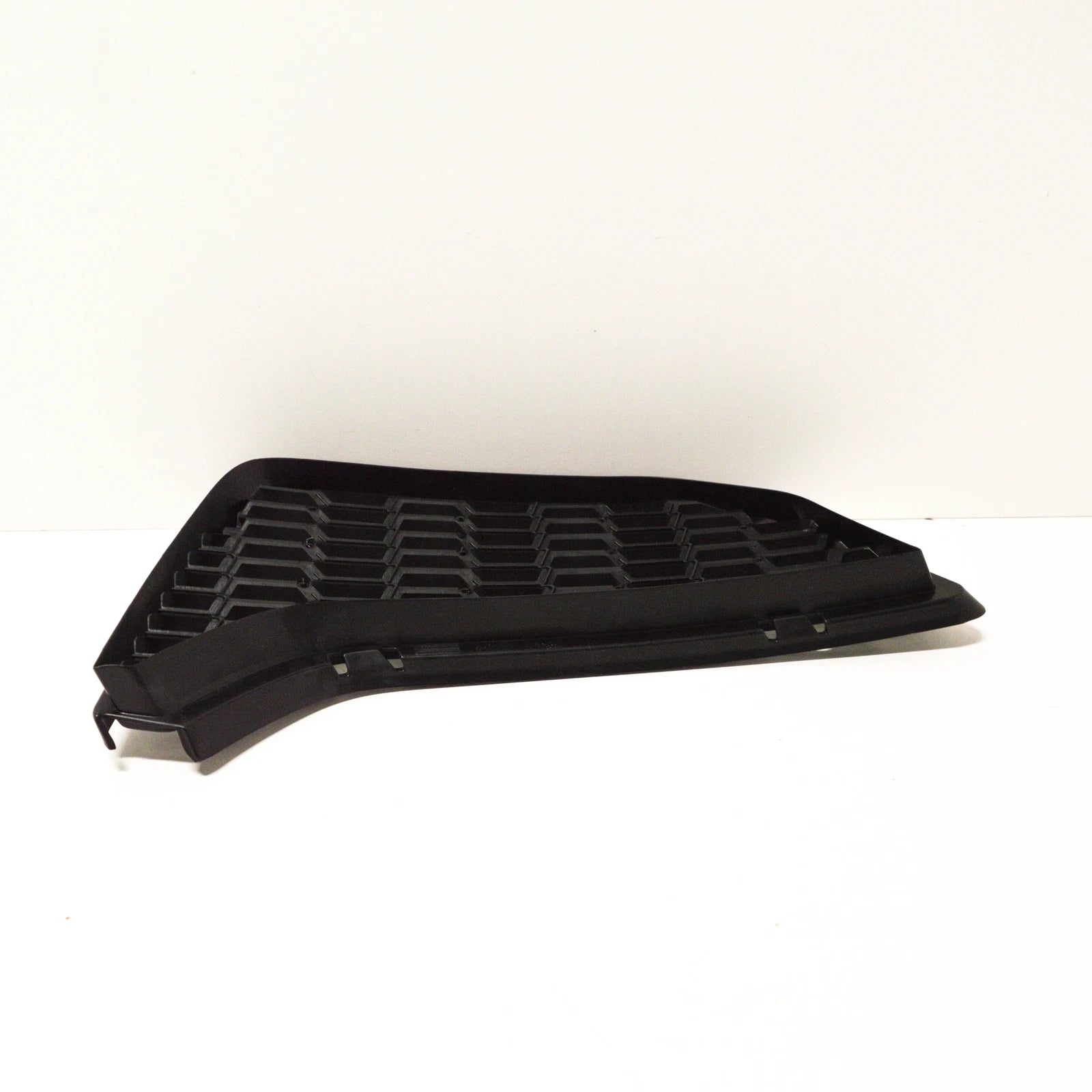 NEW BMW M4 F82 FRONT BUMPER LOWER RIGHT GRILLE 51118054302 8054302 2016 ORIGINAL