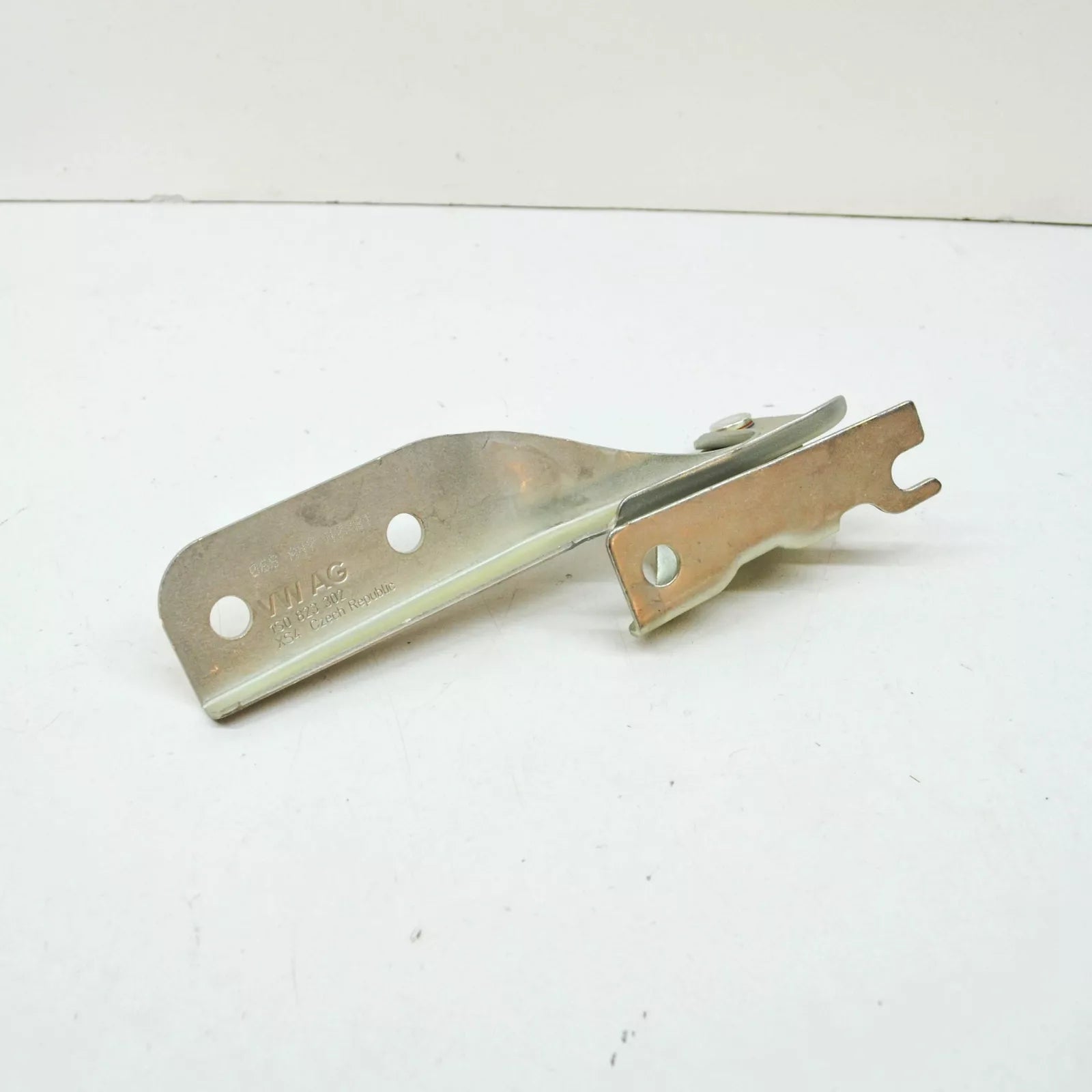 NEW VOLKSWAGEN E-UP FRONT RIGHT BONNET HOOD HINGE 1S0823302