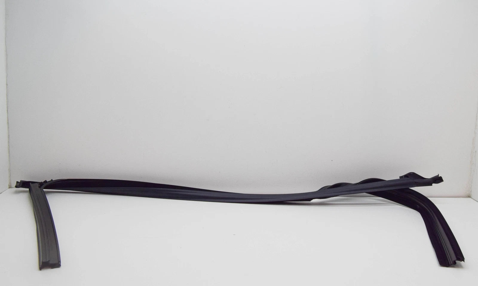 NEW BMW 1 F20 FRONT LEFT DOOR WINDOW GUIDE 7376385 51337376385 ORIGINAL