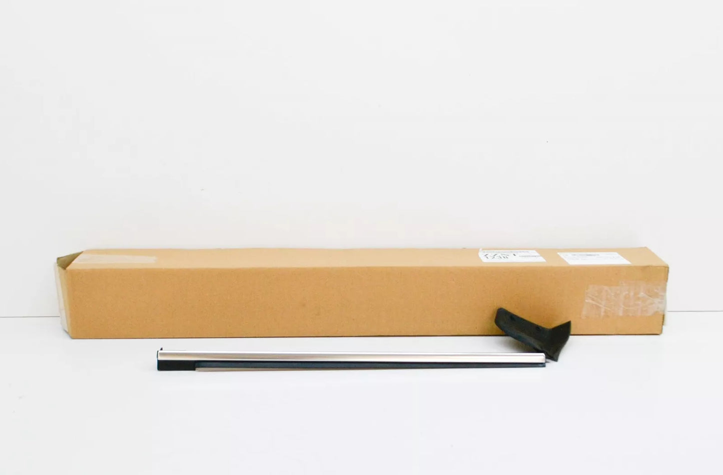 NEW BMW 3 E46 LEFT OUTER WEATHERSTRIP 7026387 51367026387 ORIGINAL