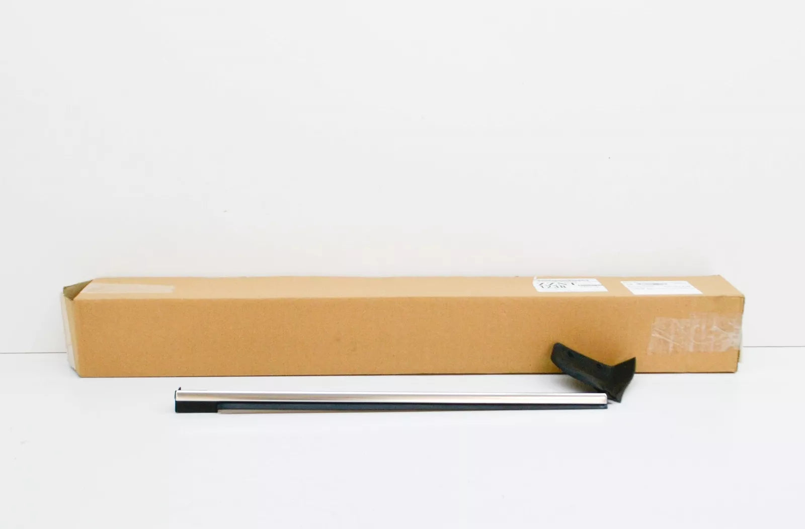 NEW BMW 3 E46 LEFT OUTER WEATHERSTRIP 7026387 51367026387 ORIGINAL