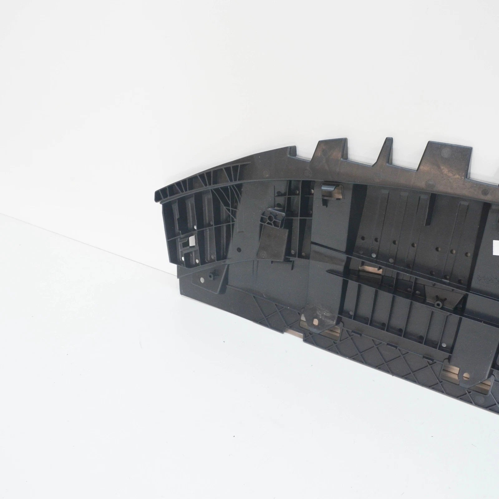 NEW AUDI Q3 8U FRONT LOWER CLOSING ELEMENT SPLASH SHIELD 8U0807233H ORIGINAL