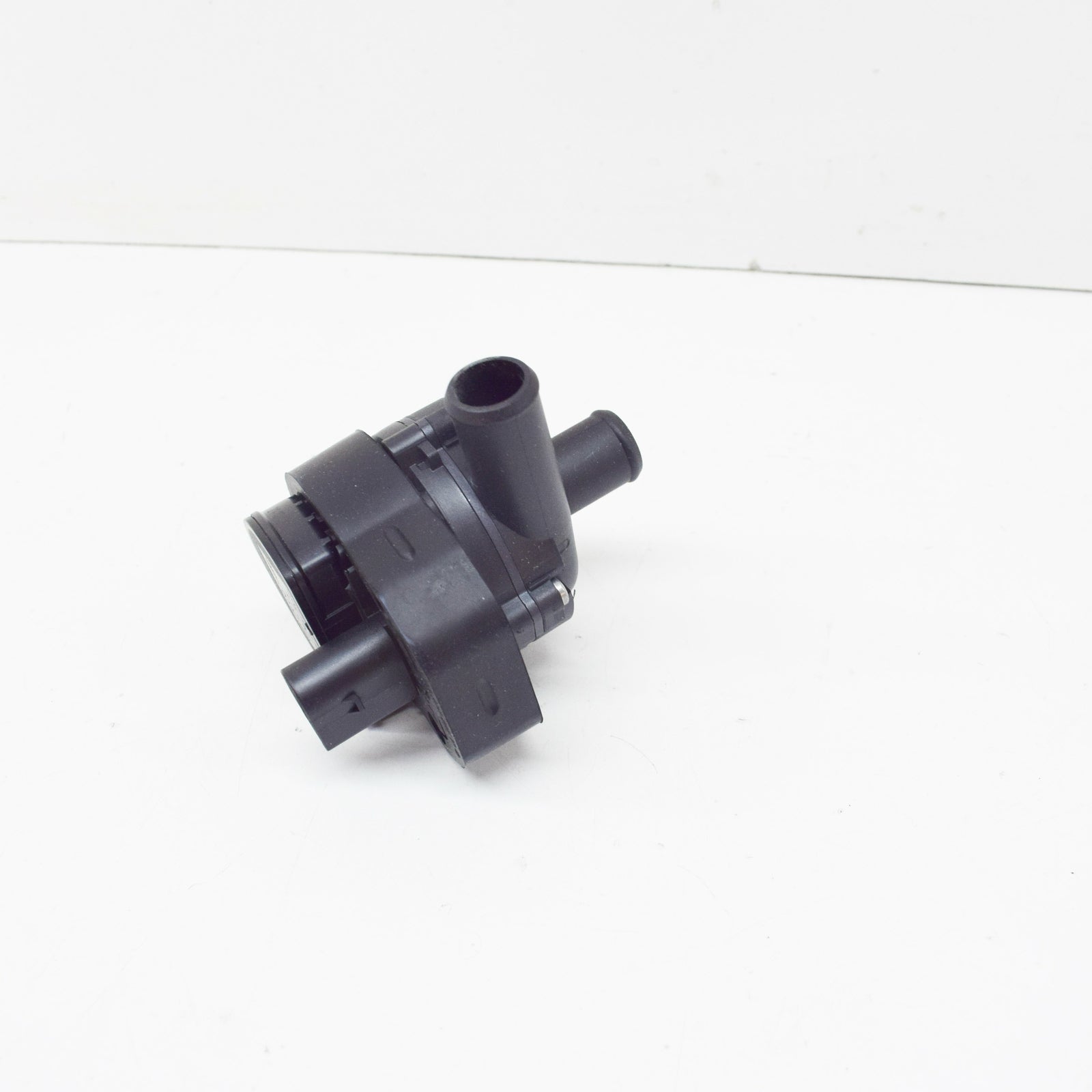 NEW MERCEDES-BENZ ML W166 AUXILIARY COOLANT PUMP A0005002486 ORIGINAL