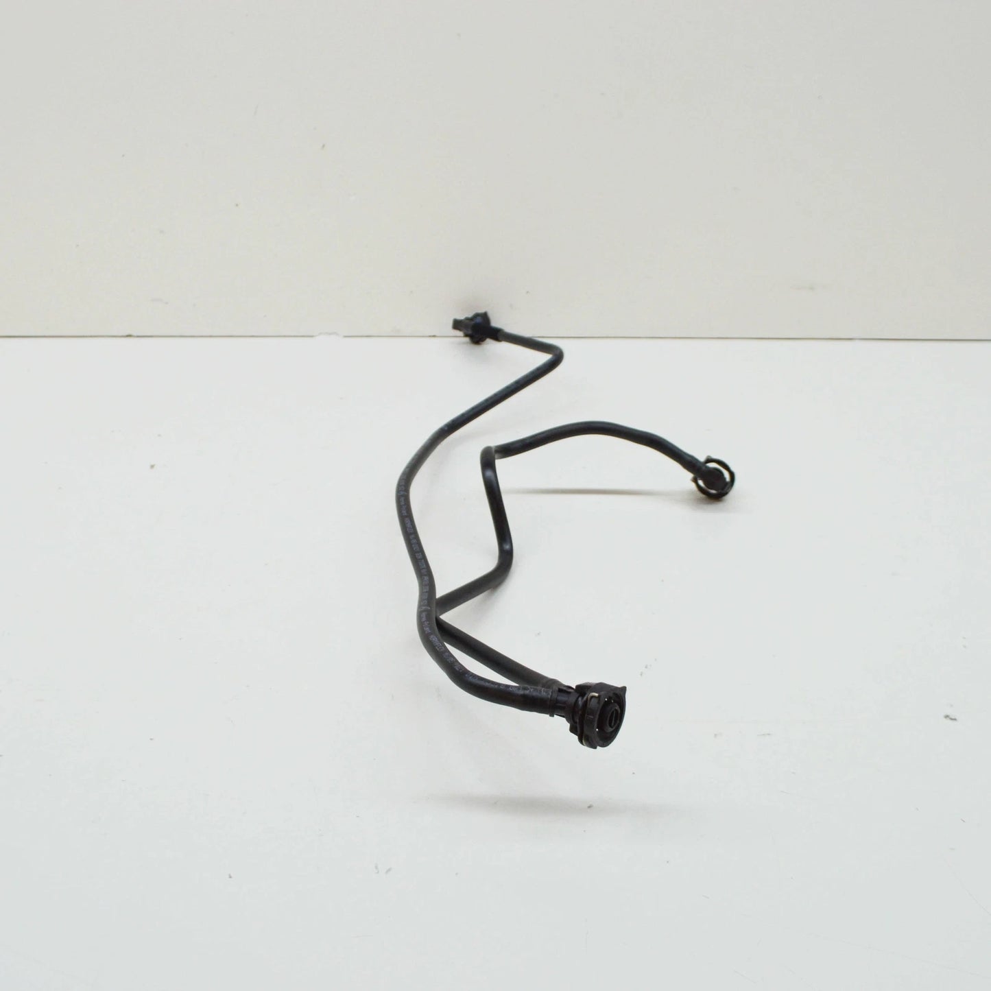 NEW MERCEDES-BENZ A W176 ENGINE COOLANT RESERVOIR HOSE A2465010325
