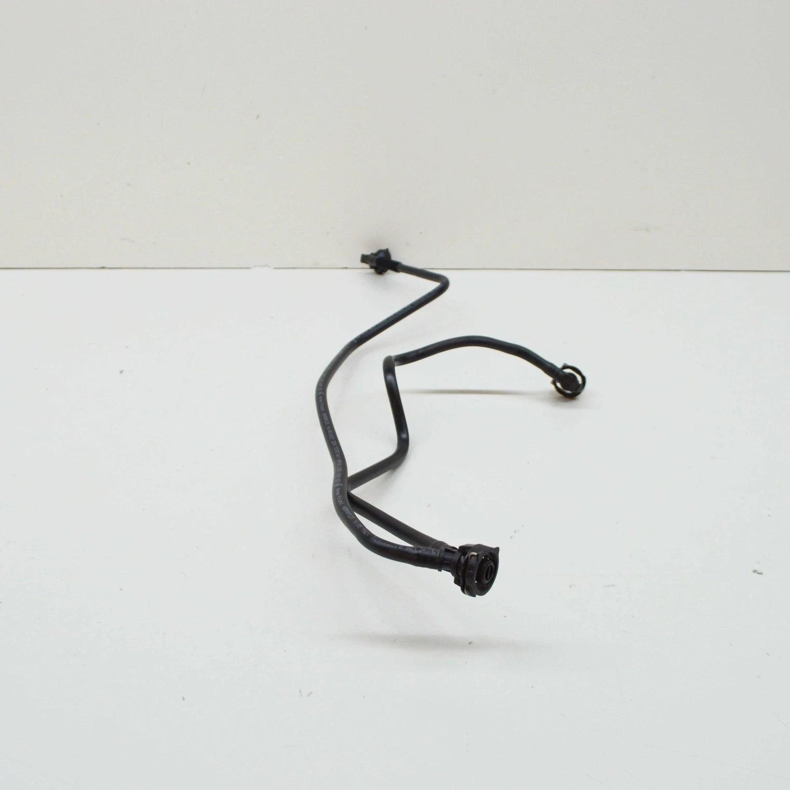 NEW MERCEDES-BENZ A W176 ENGINE COOLANT RESERVOIR HOSE A2465010325