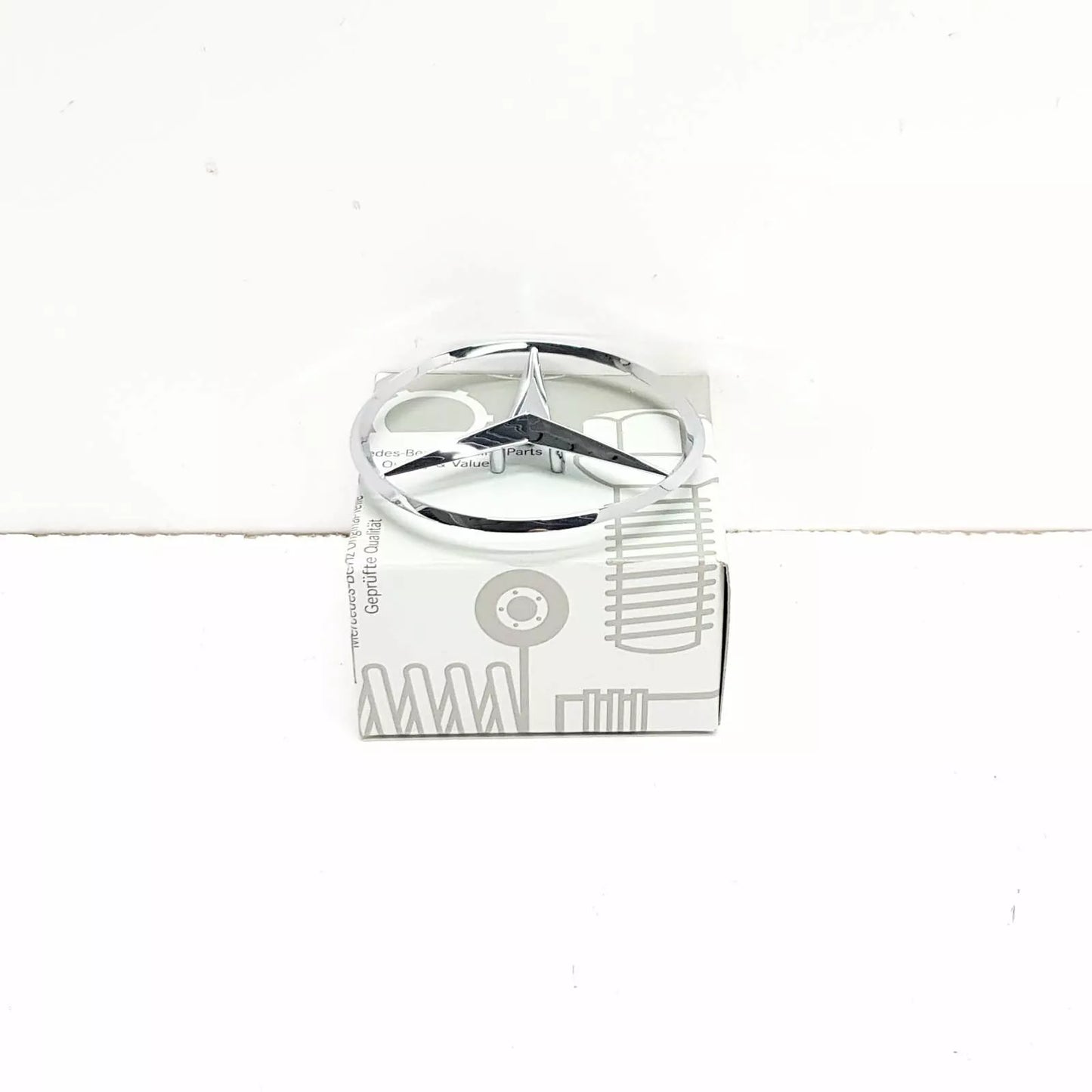 NEW MERCEDES BENZ E W211 REAR BADGE EMBLEM LOGO A2117580058